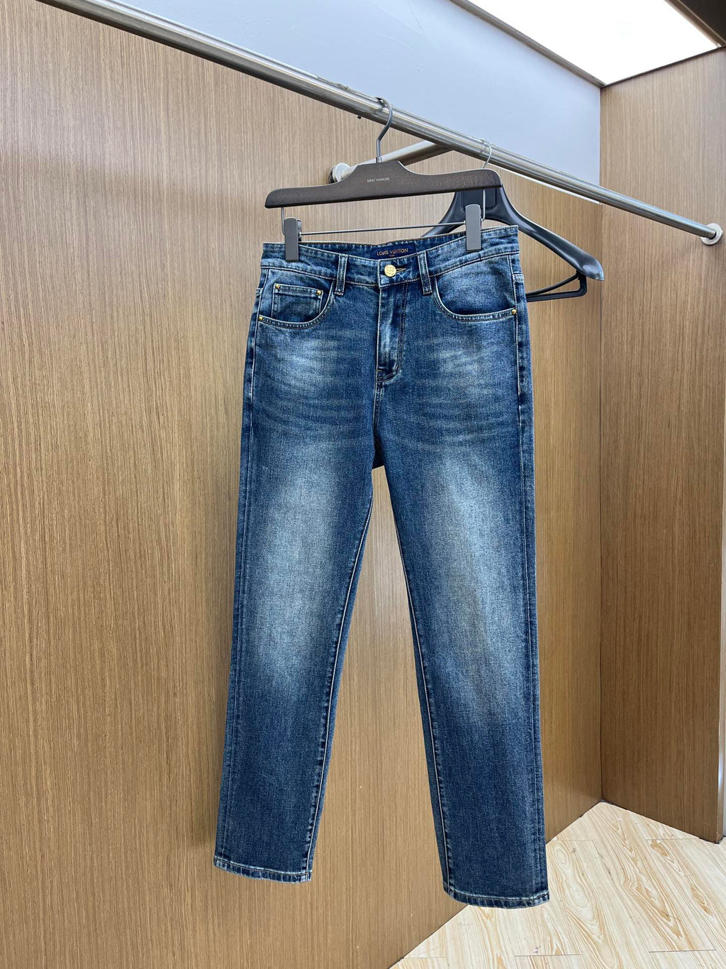 VV Latest High-End Custom Jeans 26052004