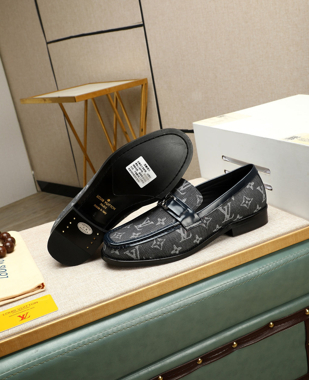 VV New top-quality loafers 26070605