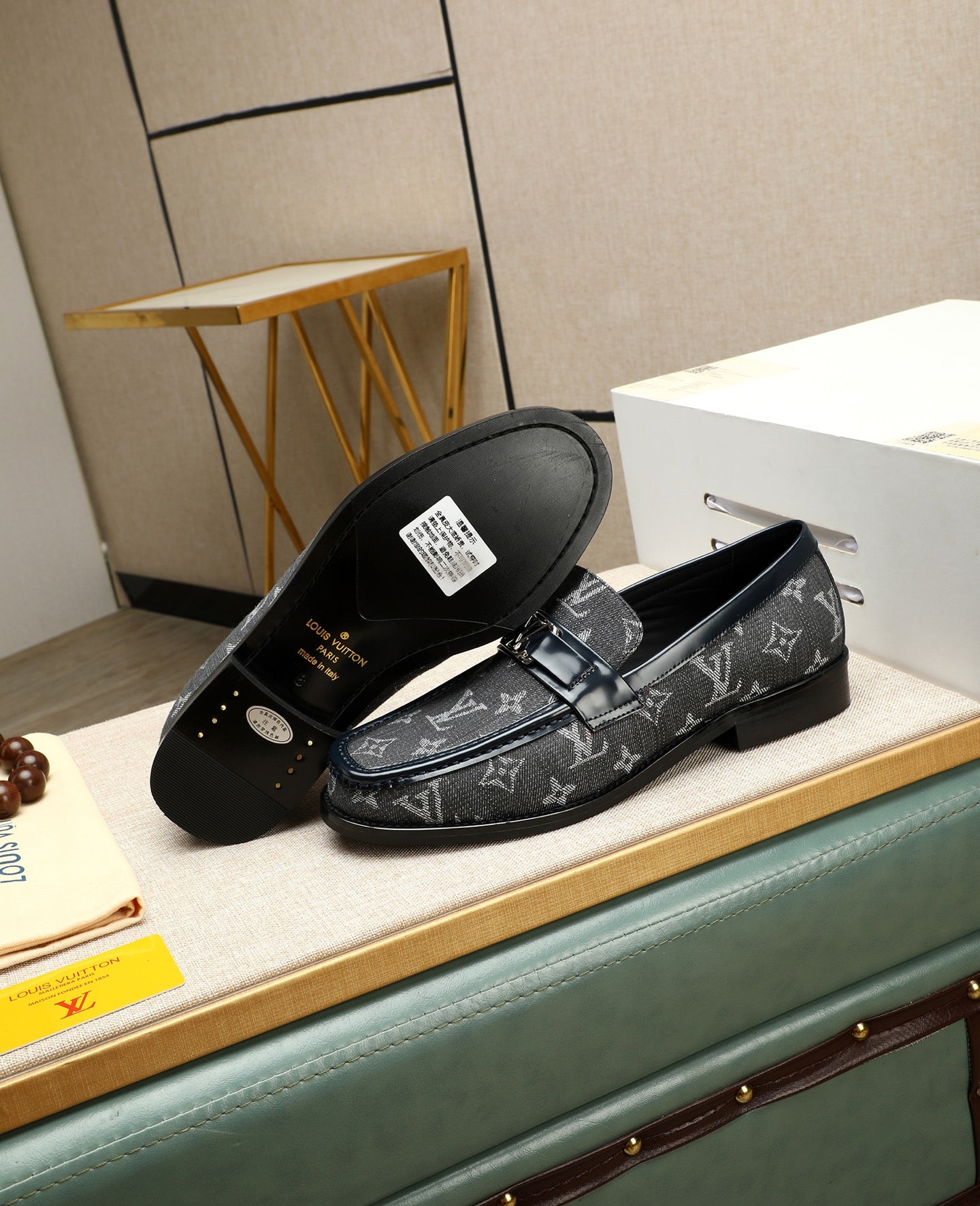 VV New top-quality loafers 26070605