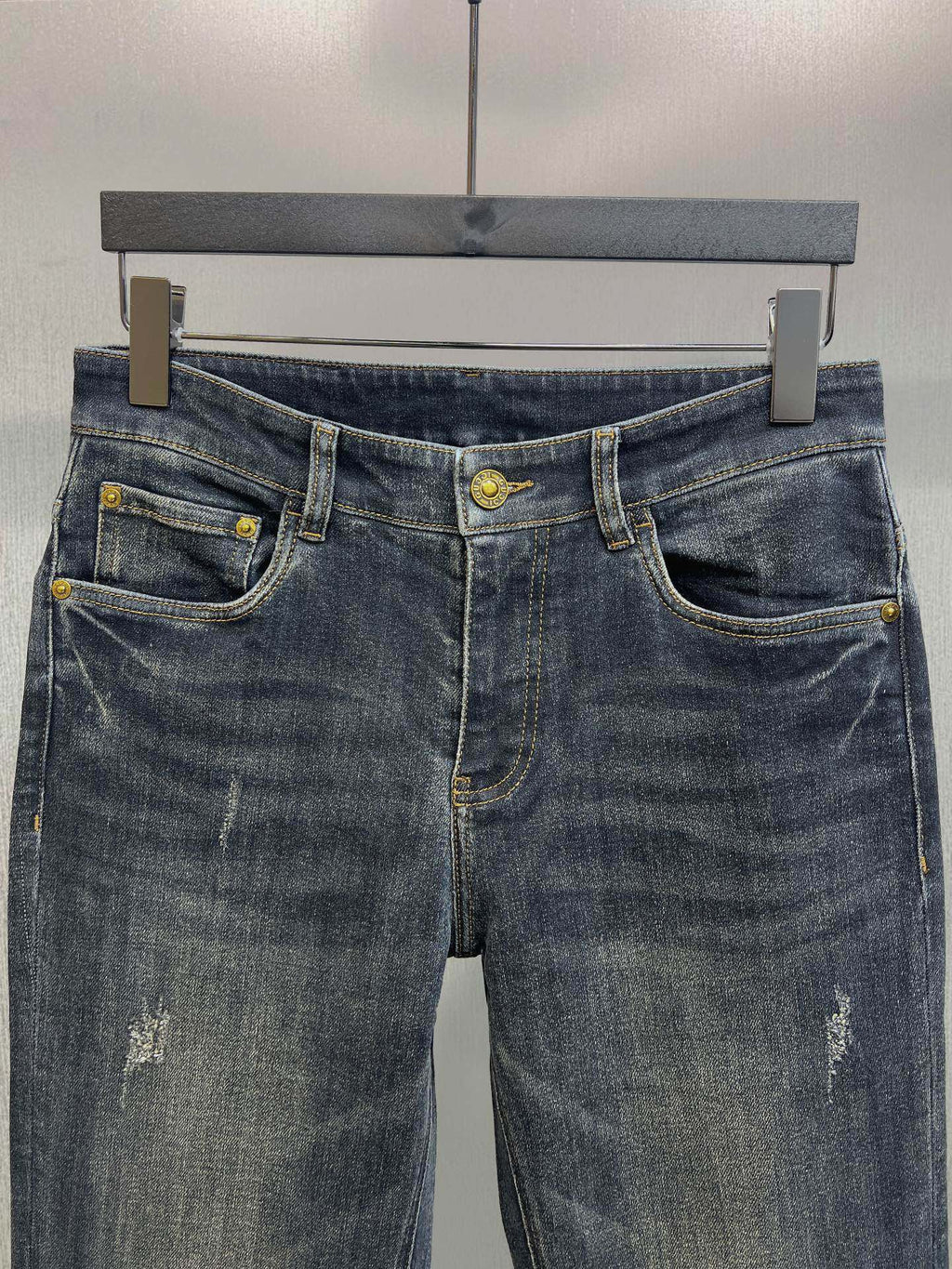 GG New fashionable straight-leg jeans, the latest runway style from Fashion Week 26020207