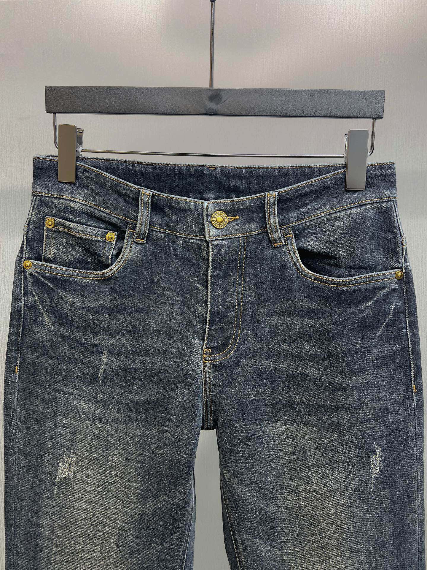 GG New fashionable straight-leg jeans, the latest runway style from Fashion Week 26020207