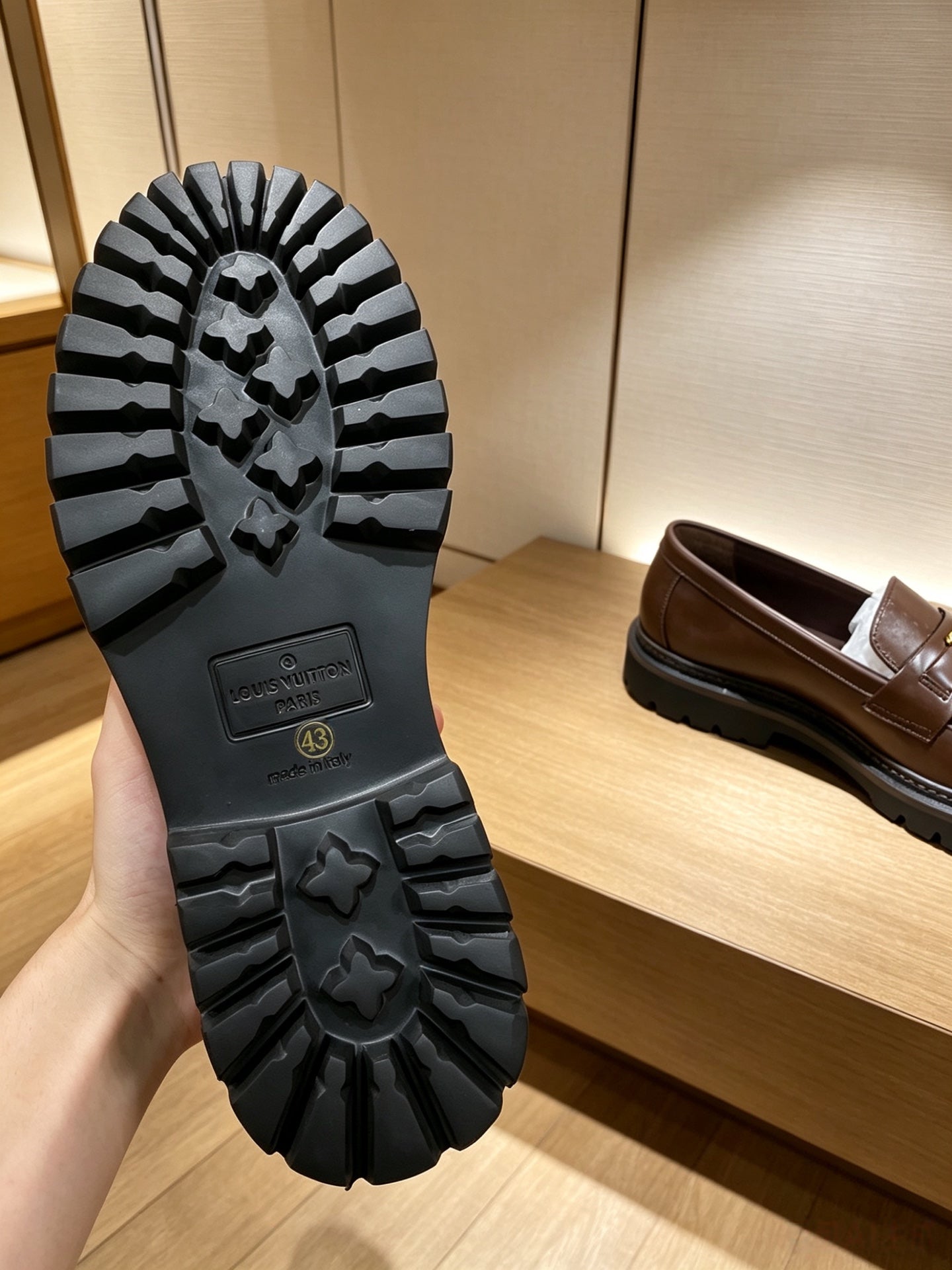 VV Top quality classic loafers 26070311
