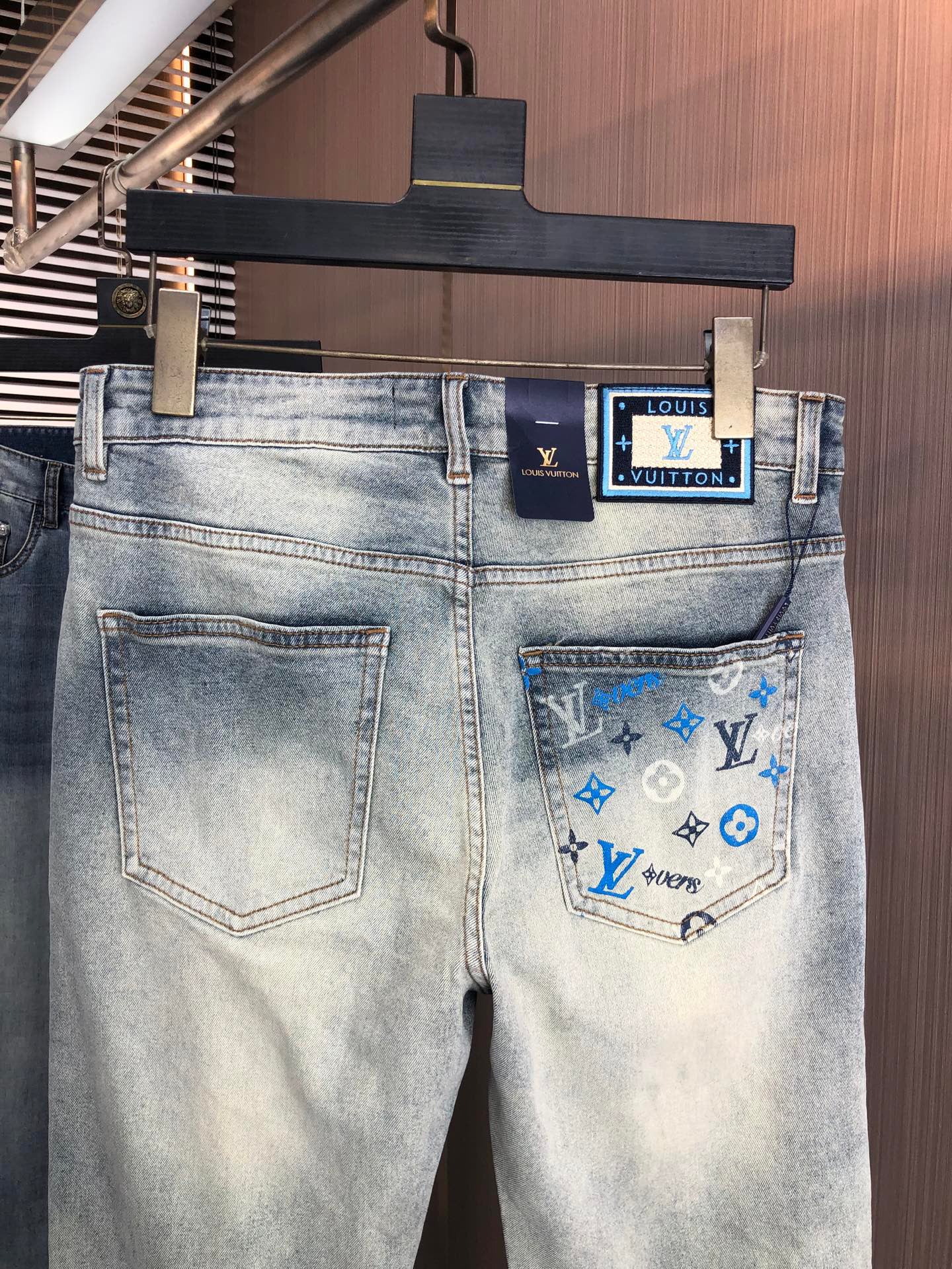 VV New stylish slim-fit straight leg jeans 26031108