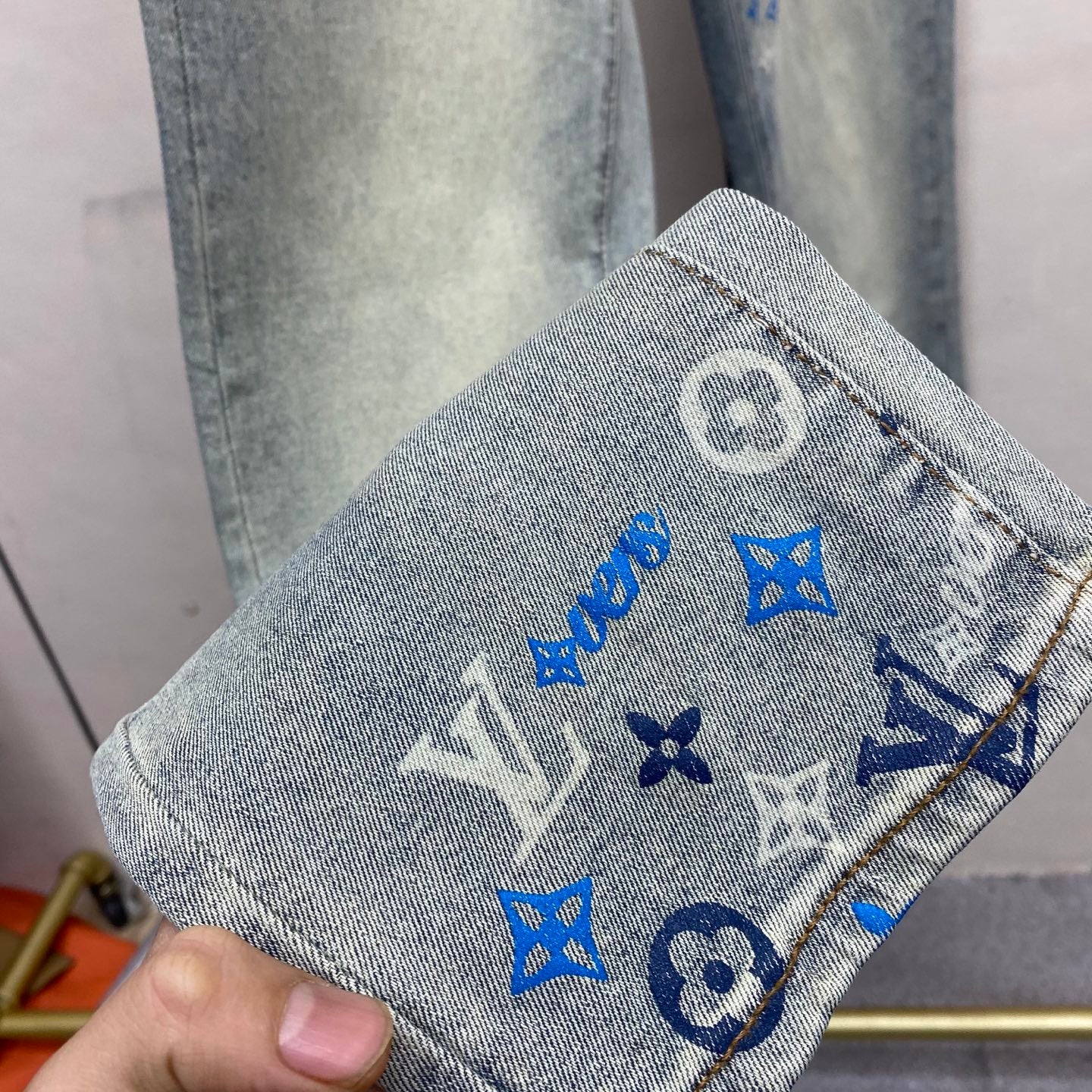 VV New stylish slim-fit straight leg jeans 26031108