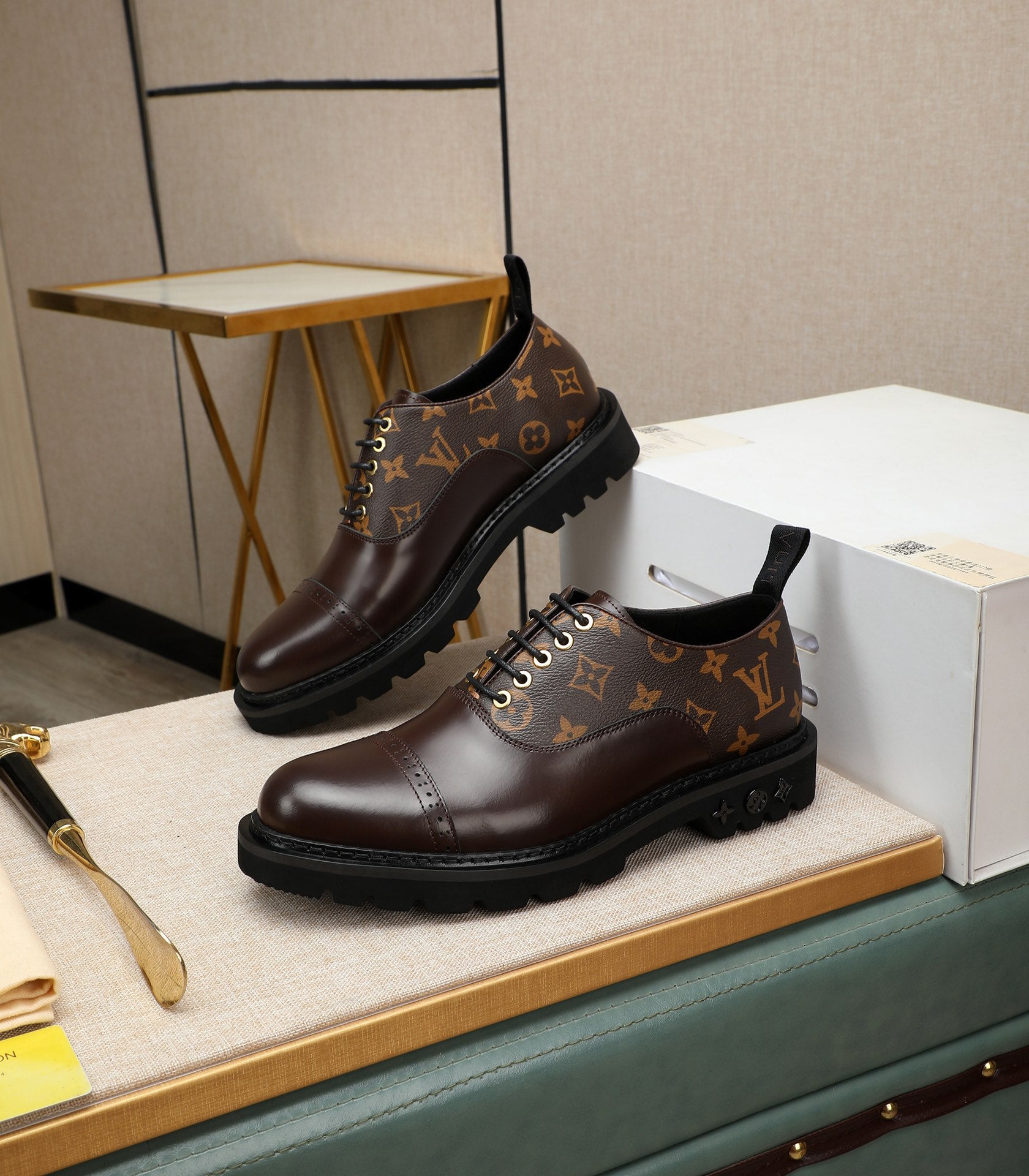 VV Stylish and classic men's business leather shoes 26072108