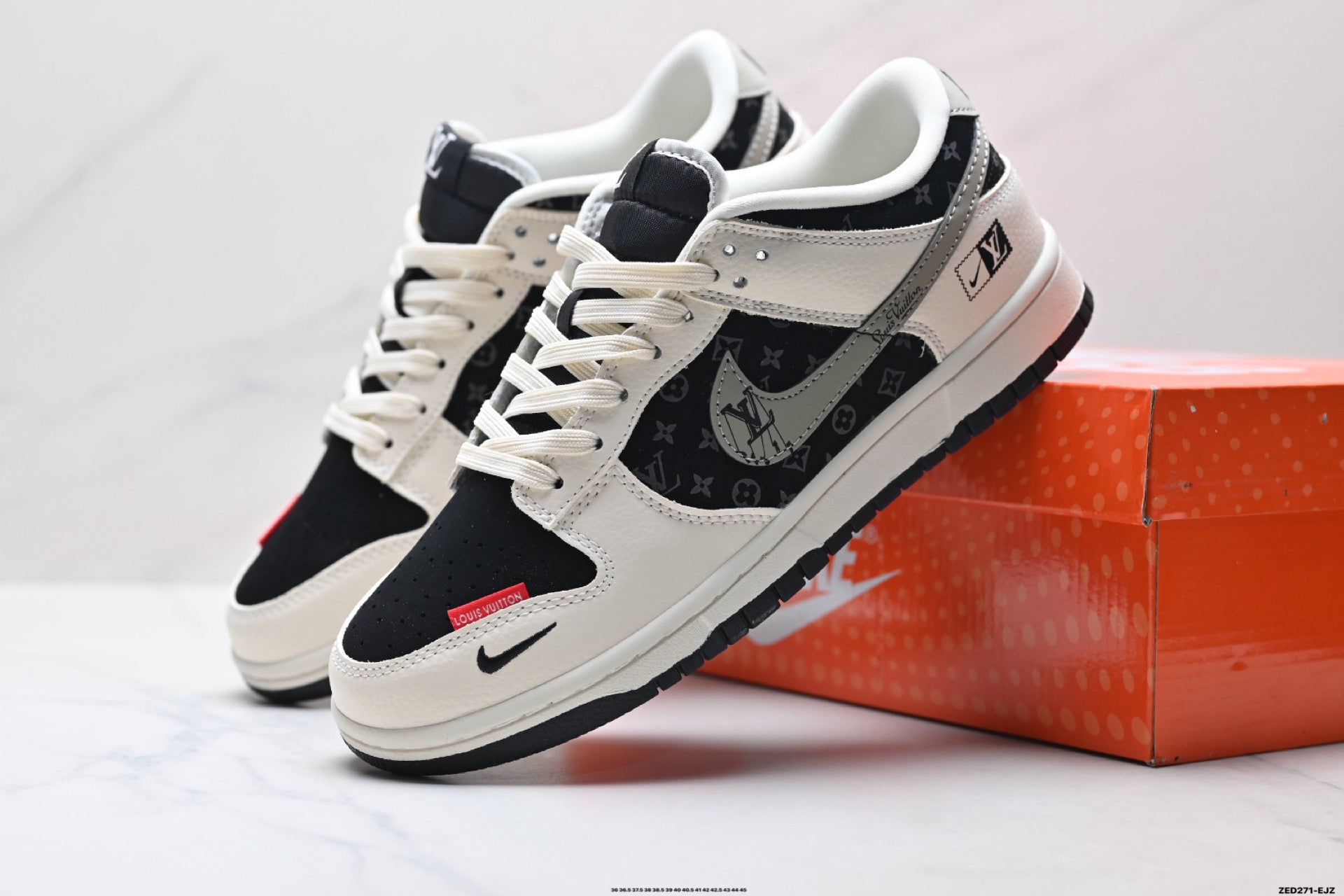VV Air Force 1 Low-Top Collaboration Sneakers 26031310
