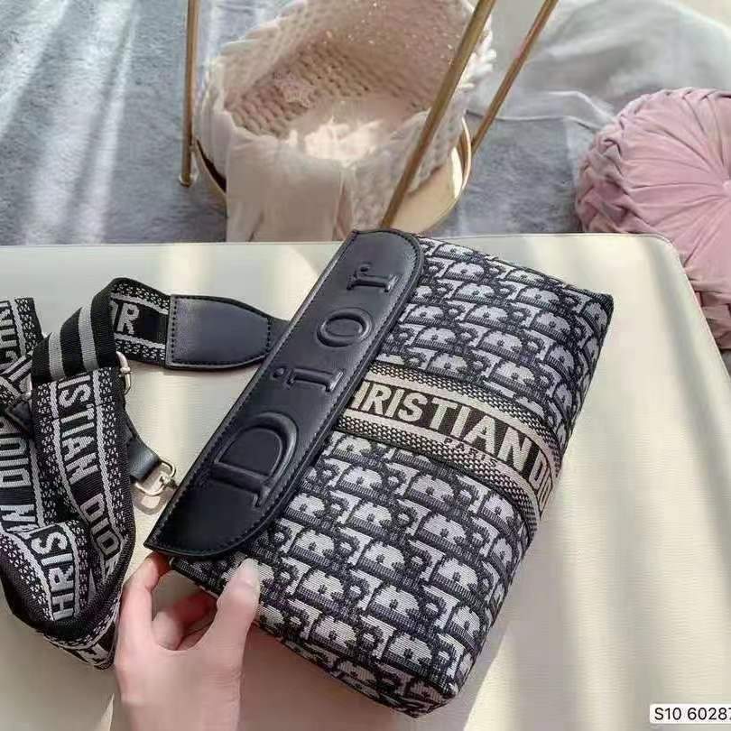 Versatile Textured Crossbody Bag 0823120805