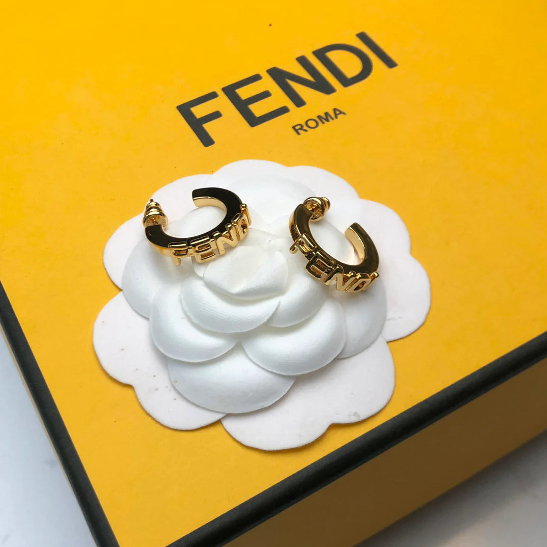 Classic and versatile stud earrings 1025110321