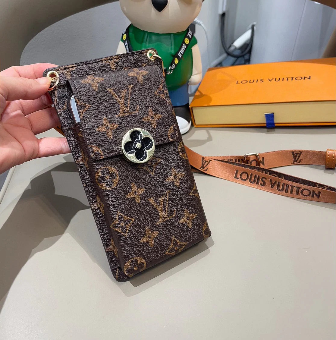 New fashionable and versatile cell phone bag 1025070102