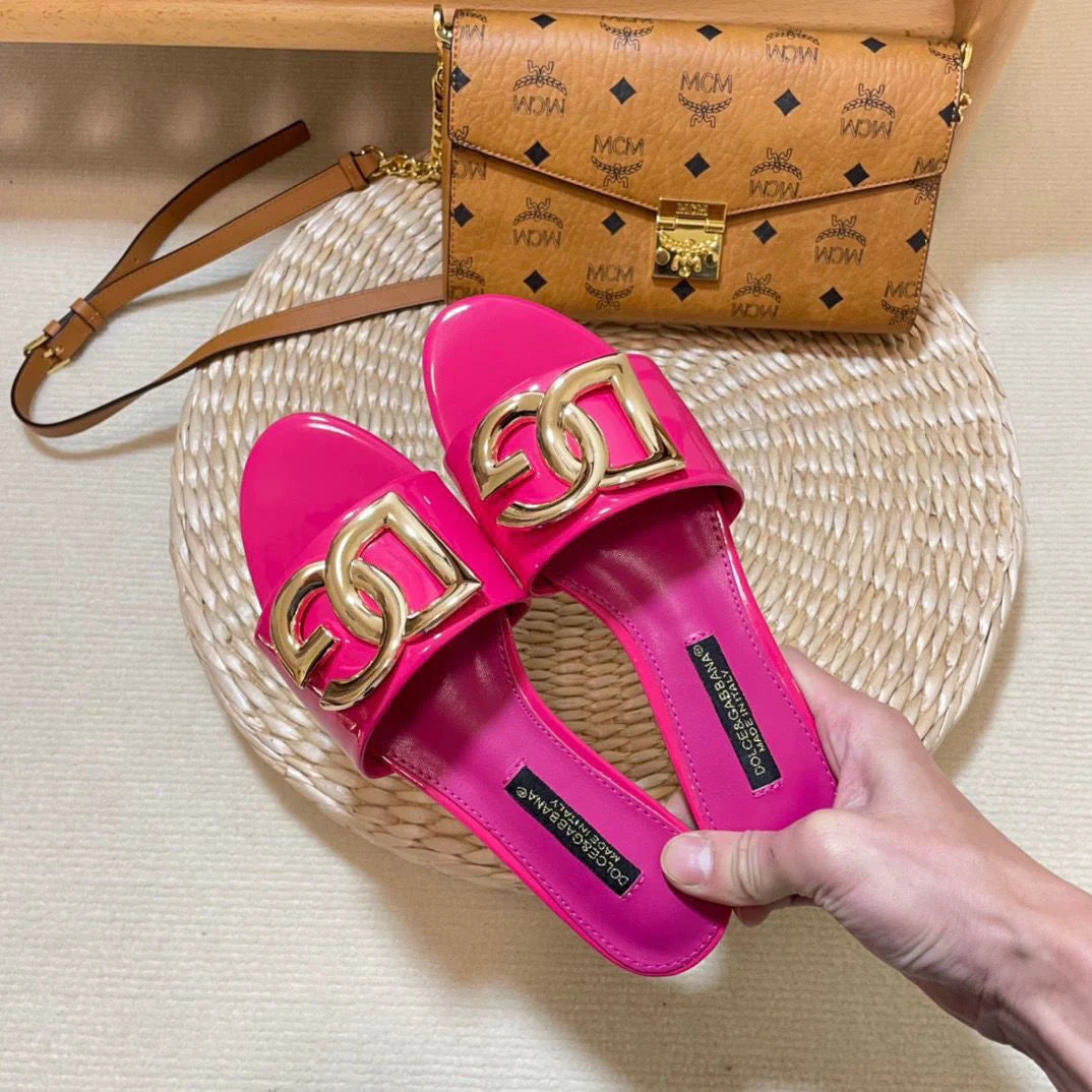 New D Letter Open Toe Flat Slippers 1024040205