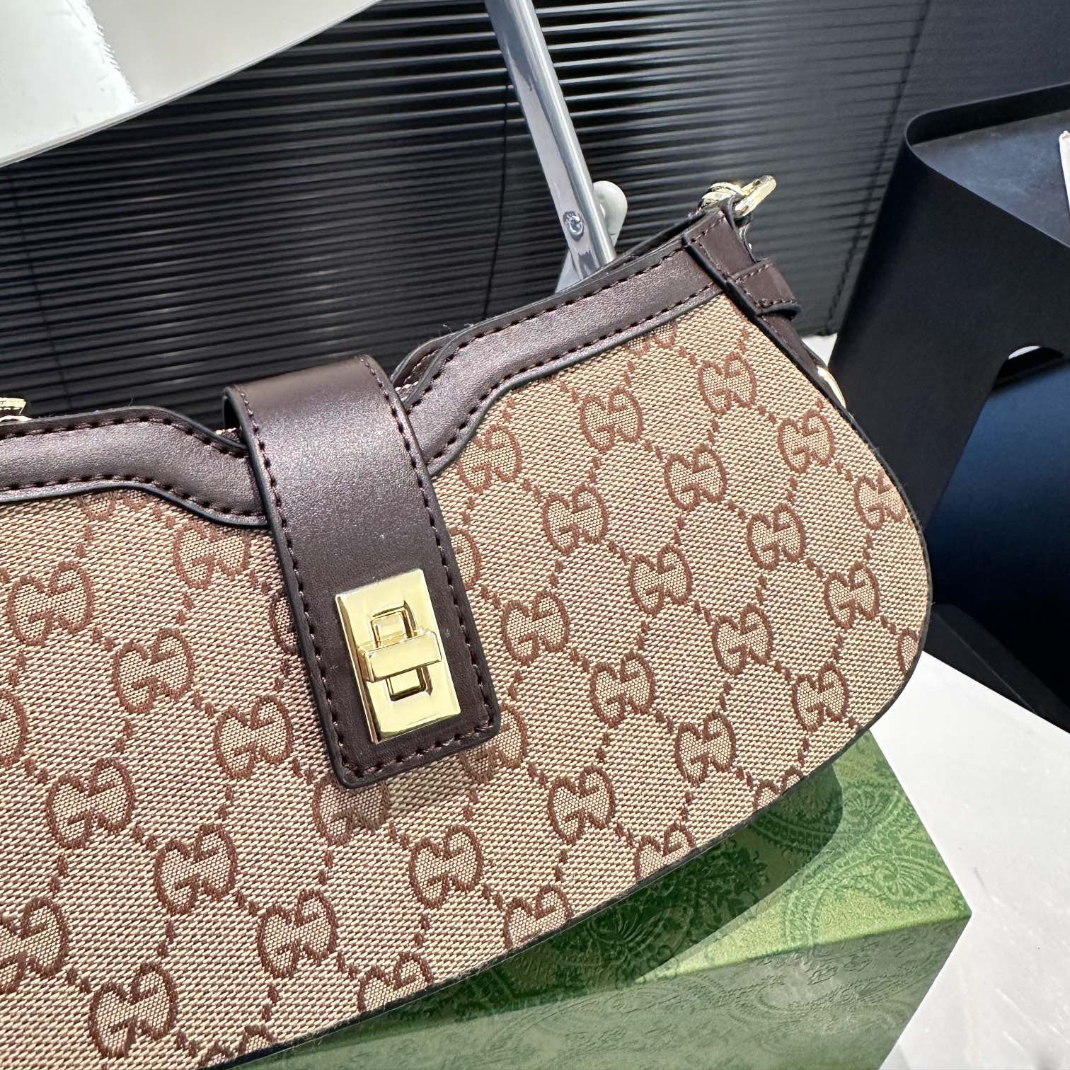 Versatile classic printed armpit bag 1824040210