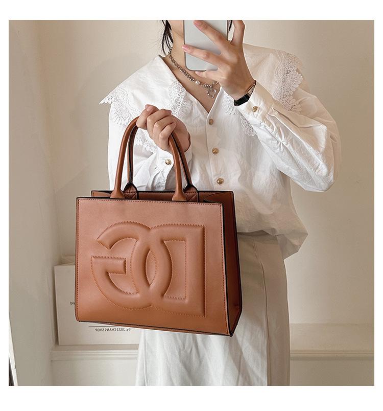 New Fashion Versatile One Shoulder Handheld Bag 1024010906