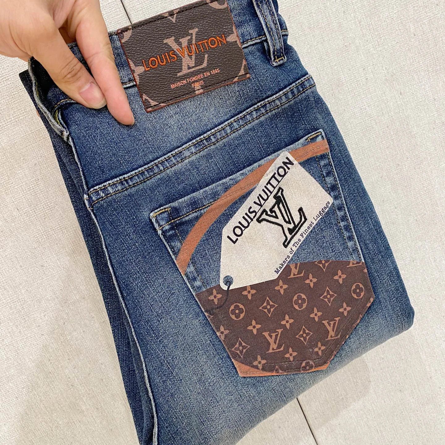 Washed denim jeans 1425122309