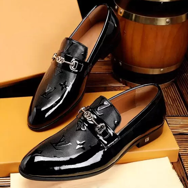 New fashion classic pointed toe v black loafers