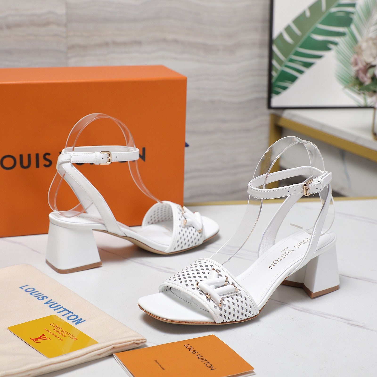 L sandals 1825043002