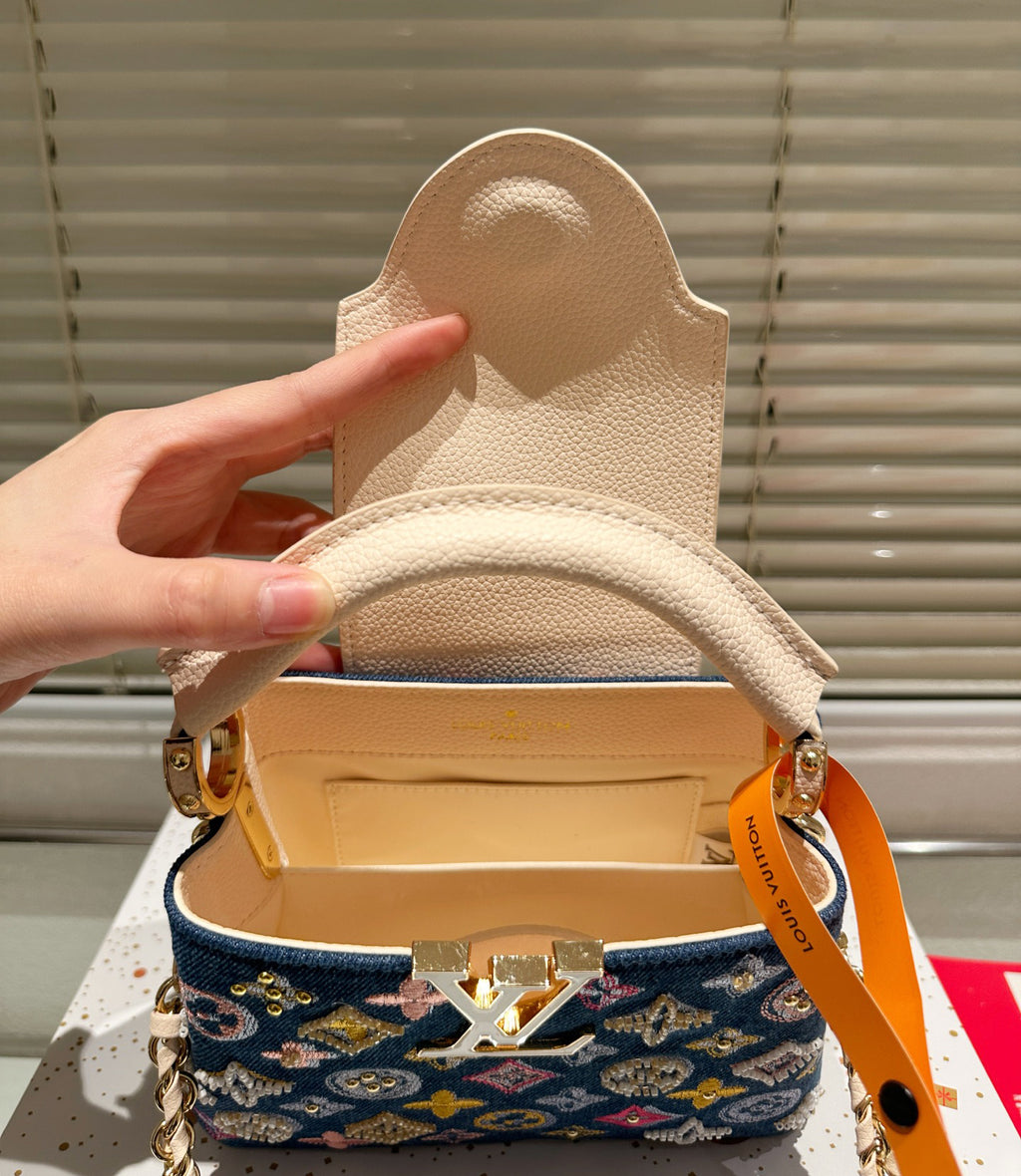 VV Capucines Handbag 1825120202