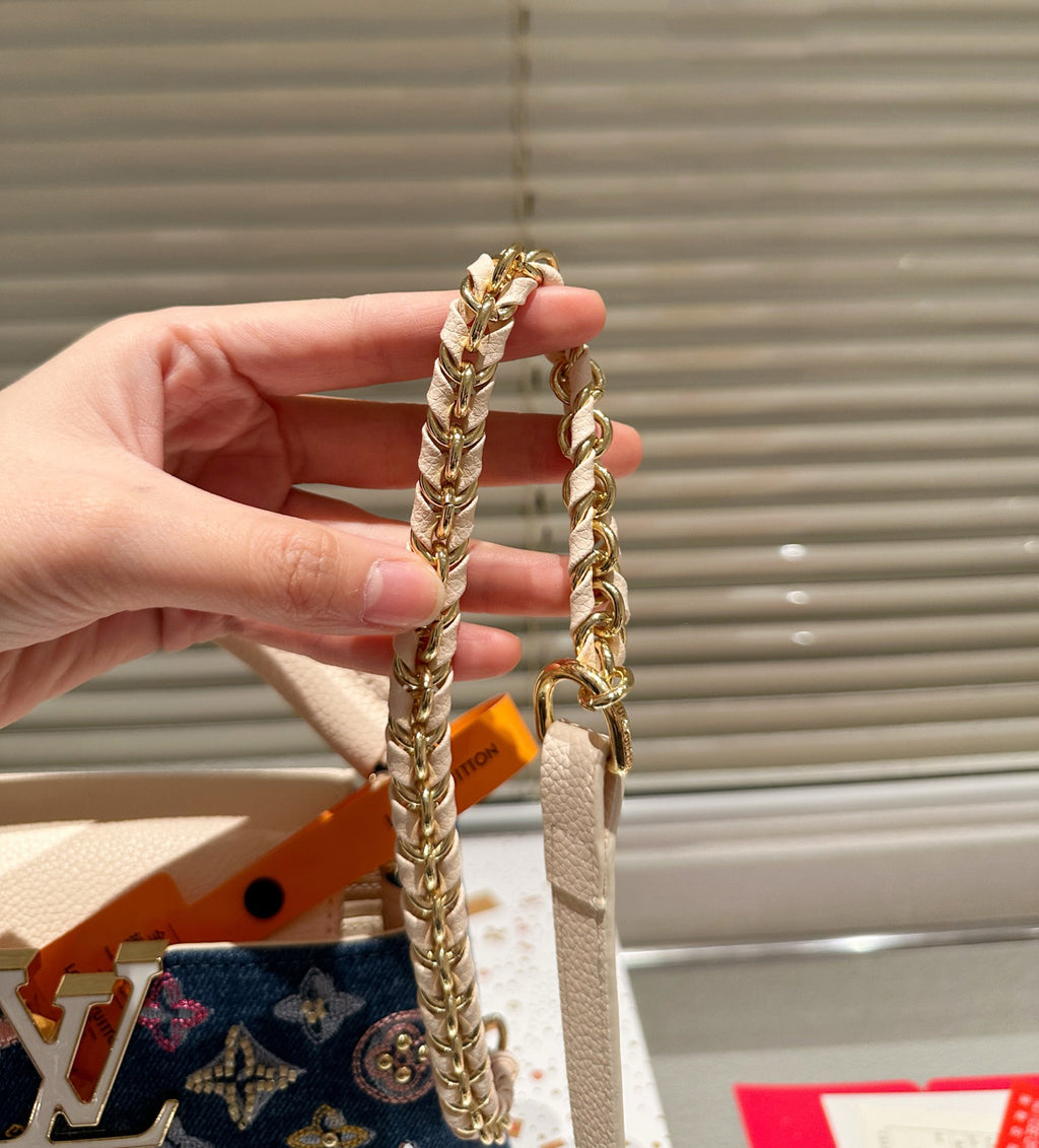 VV Capucines Handbag 1825120202