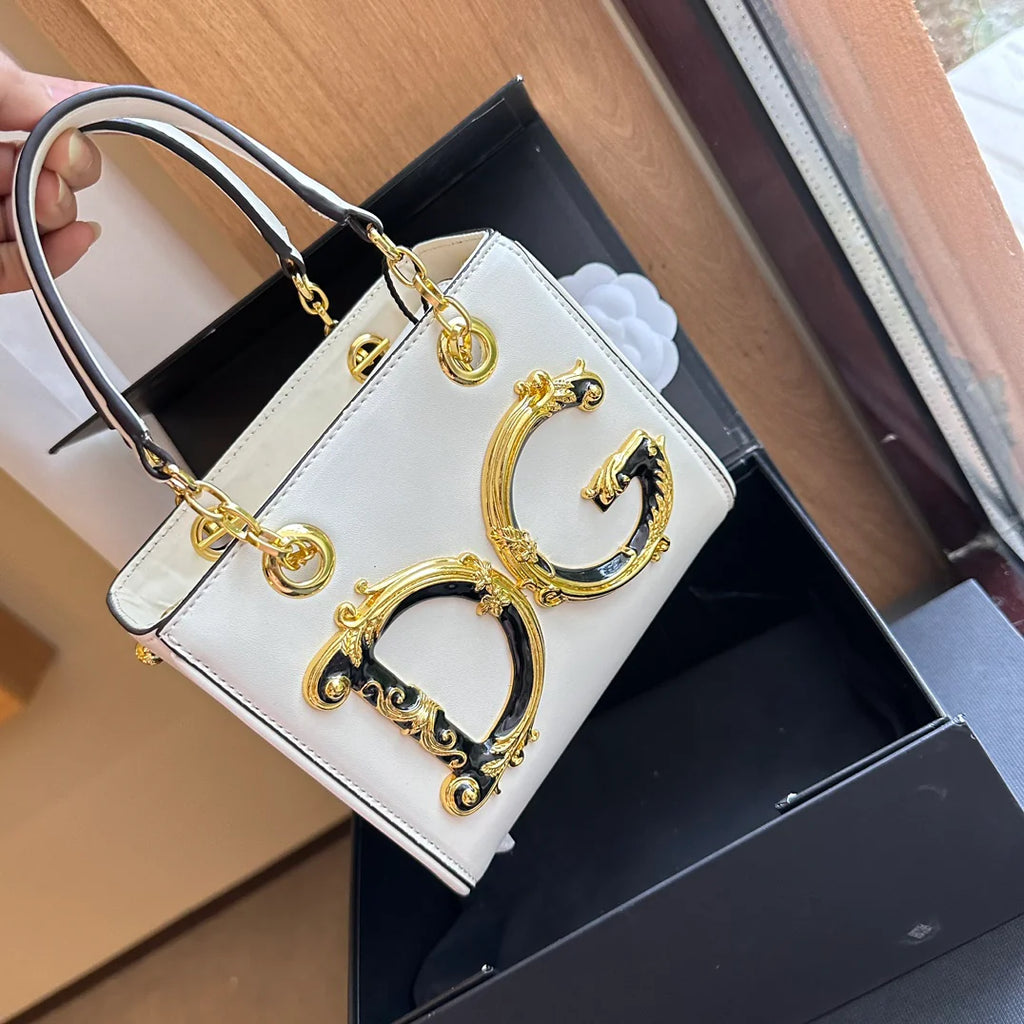 New Fashion Classic Versatile Handbag 1024070303