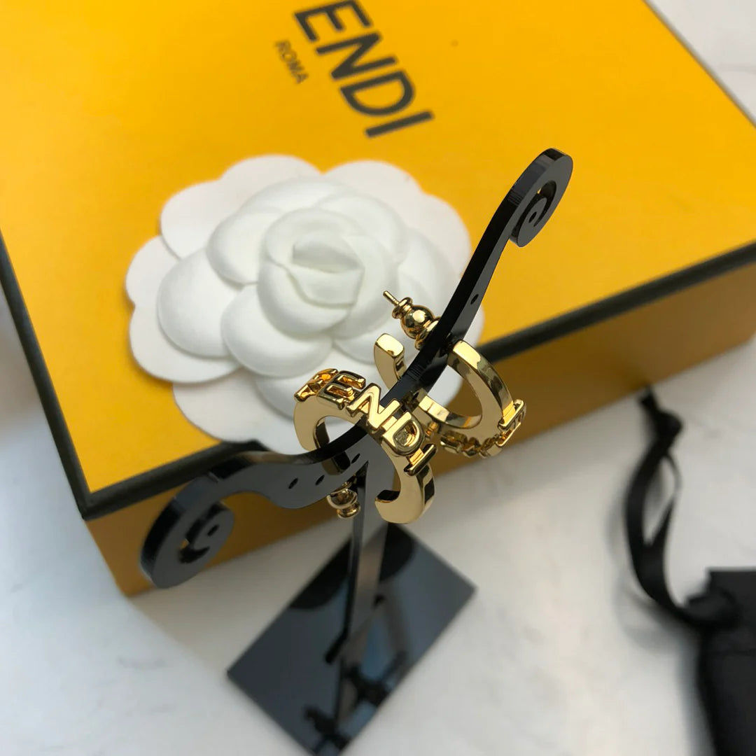 Classic and versatile stud earrings 1025110321