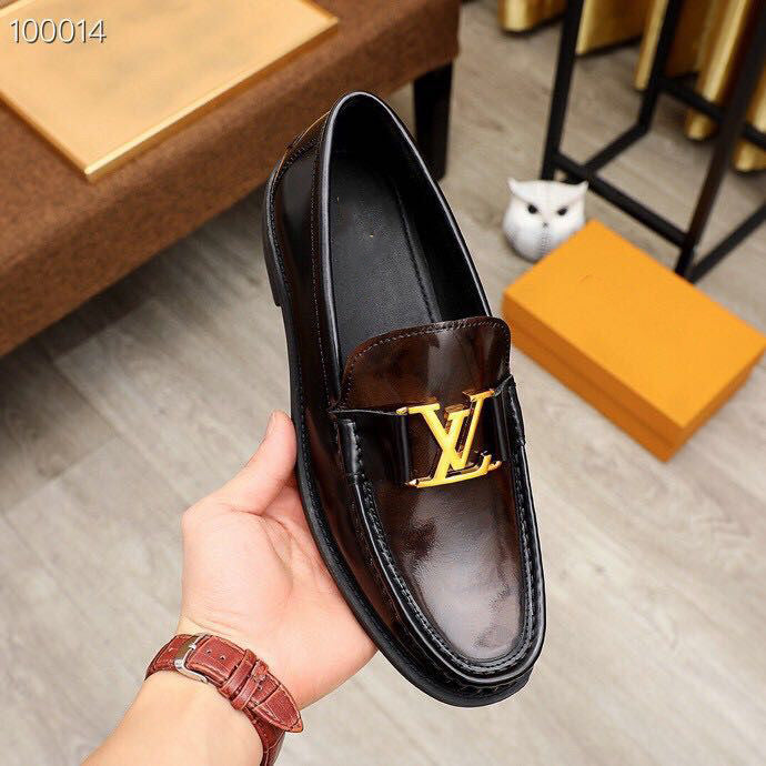 New Stylish Hot Sale Leather V Logo Men's Loafers