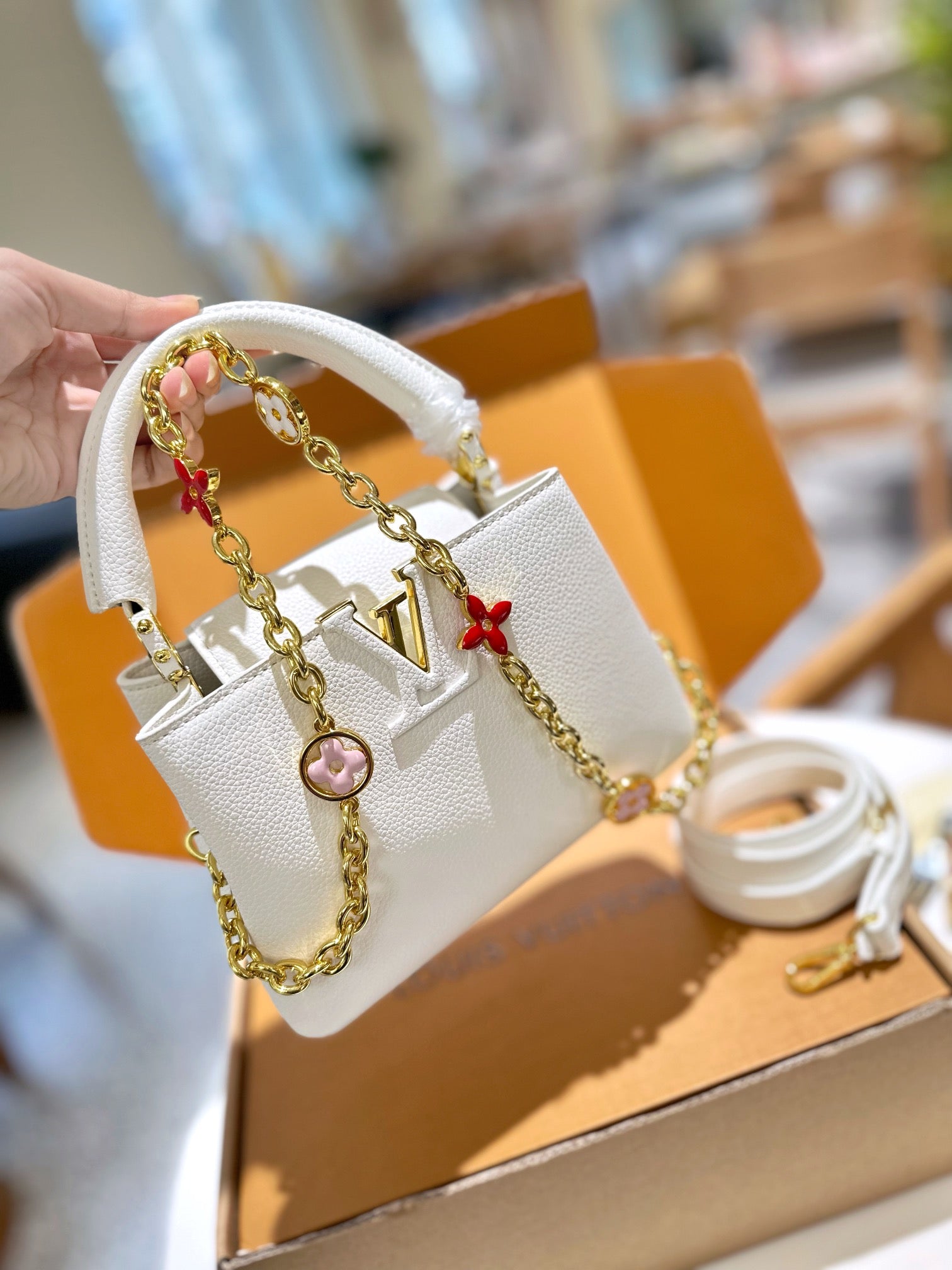 Capucines mini four-leaf clover chain handbag XC1623072105