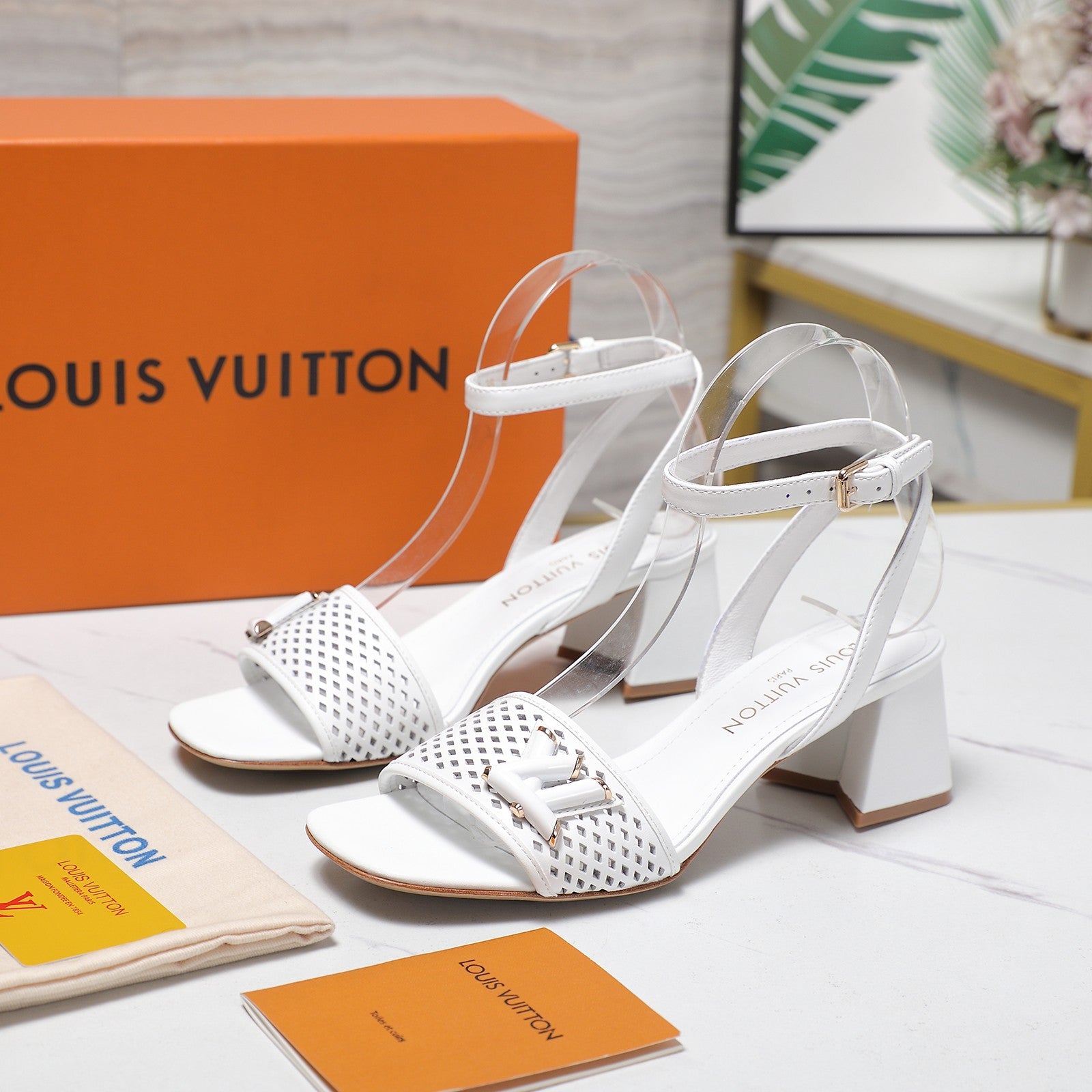 L sandals 1825043002