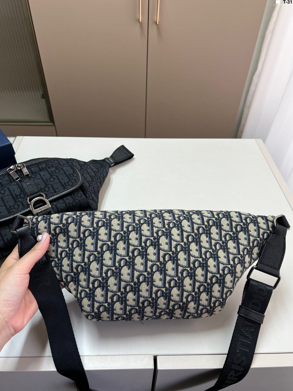 Oblique jacquard CD embroidery knitted waist bag chest bag 1825052323