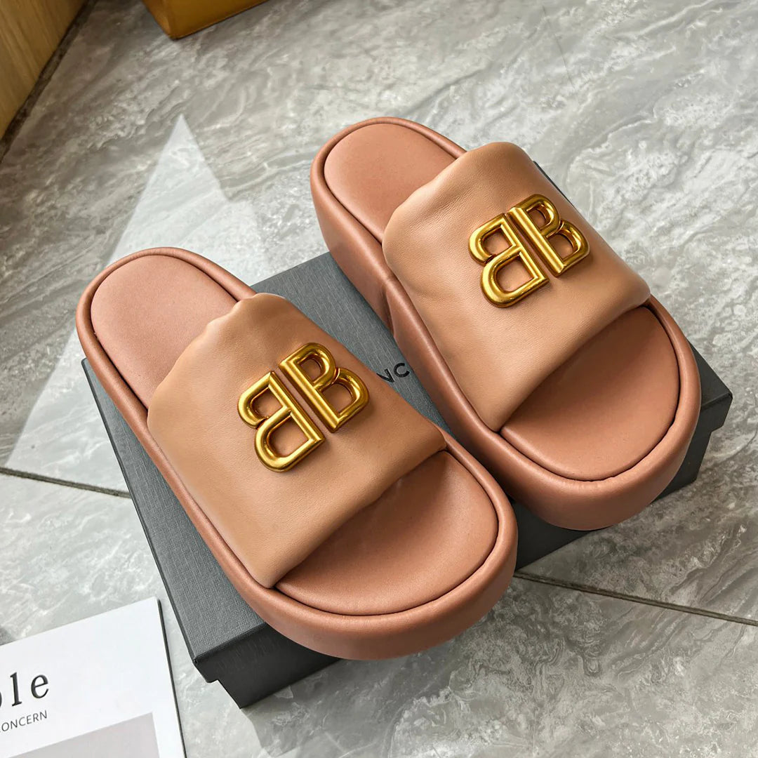 New Fashion Classic Versatile Sandals and Slippers 1024040910