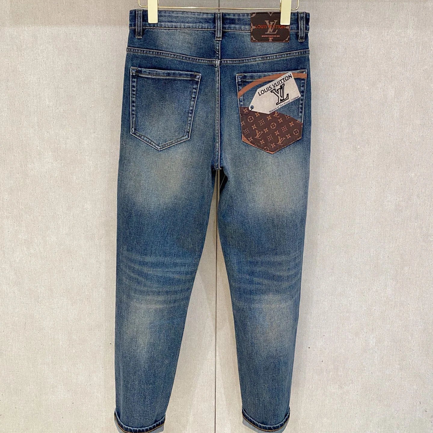 Washed denim jeans 1425122309