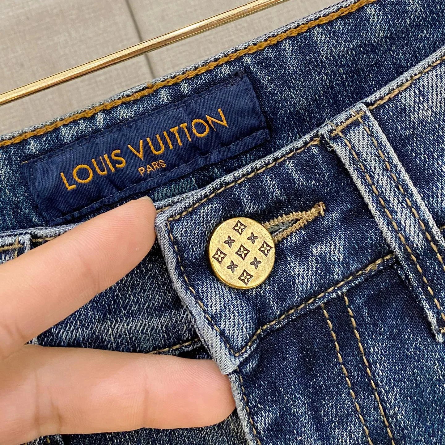 Washed denim jeans 1425122309
