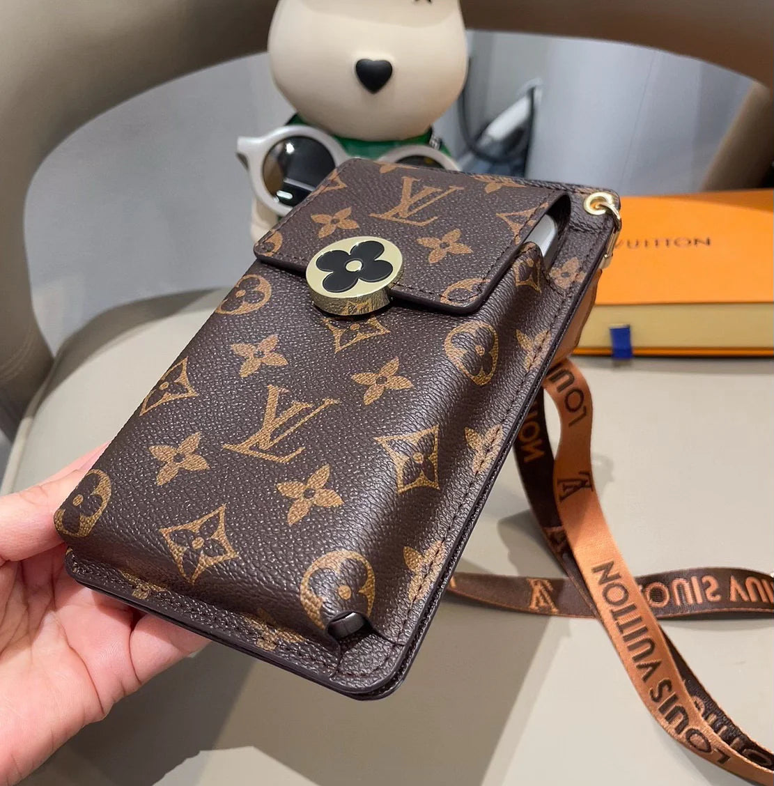 New fashionable and versatile cell phone bag 1025070102