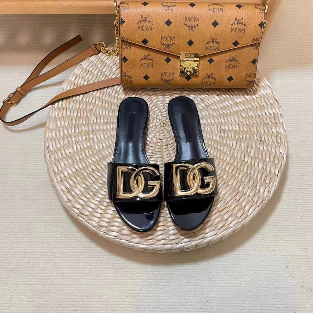 New D Letter Open Toe Flat Slippers 1024040205