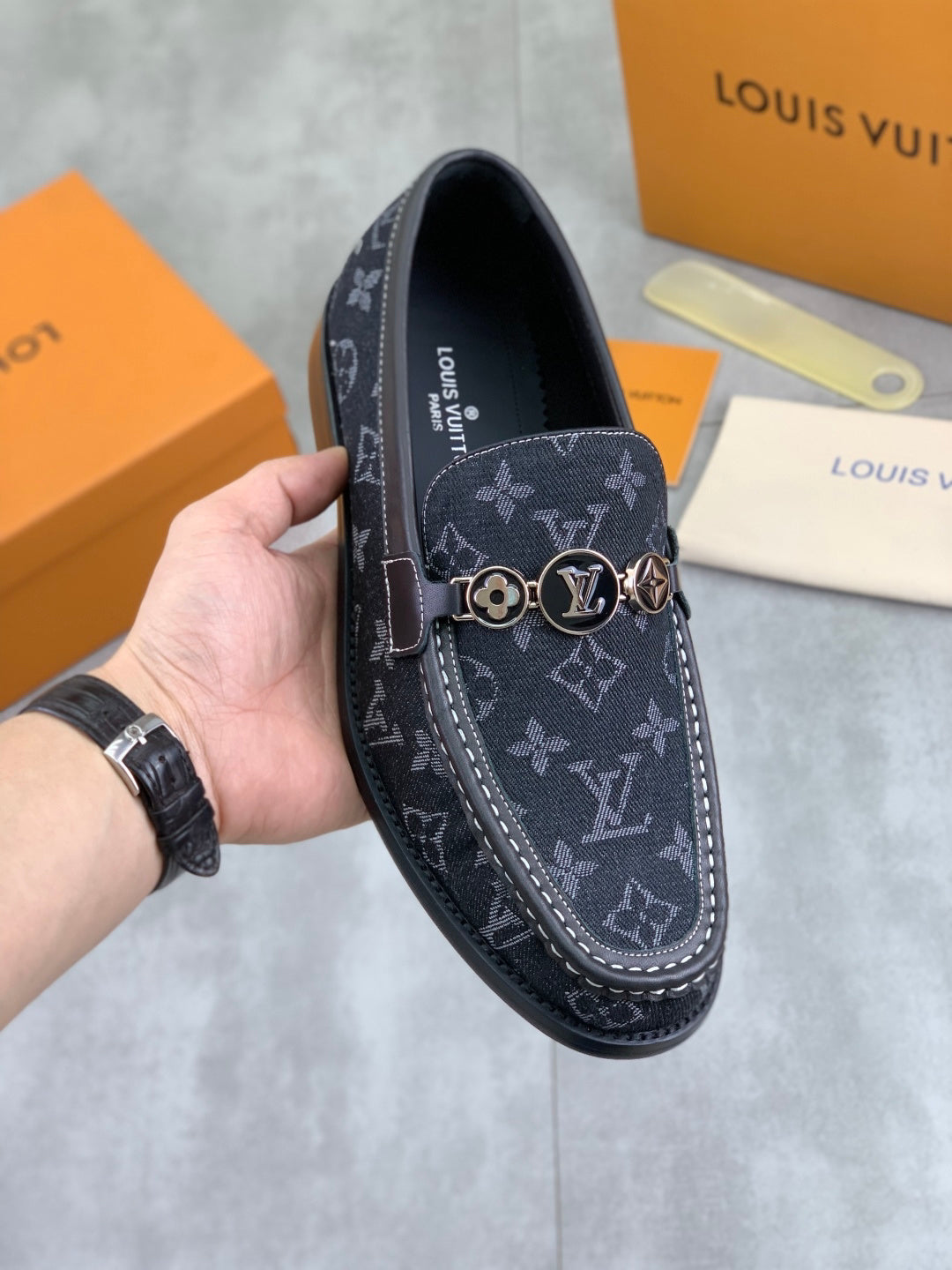 VV  Top-quality classic leather shoes 26031001