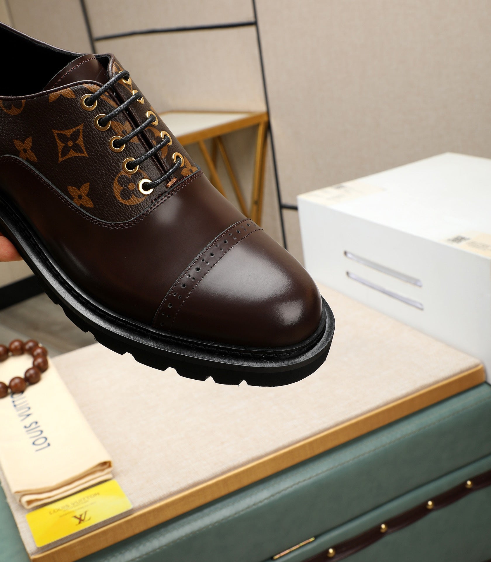 VV Stylish and classic men's business leather shoes 26072108