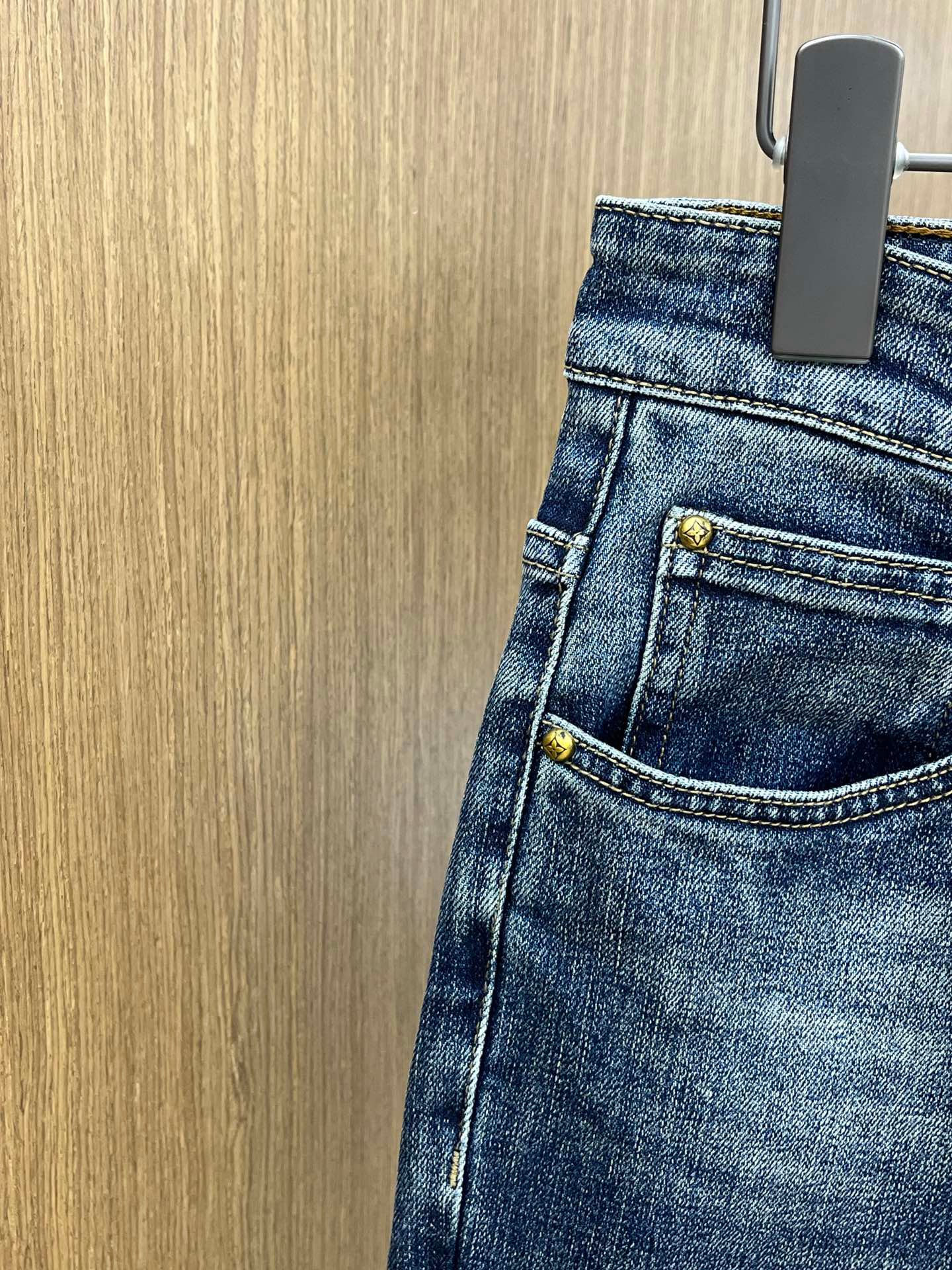 VV Latest High-End Custom Jeans 26052004