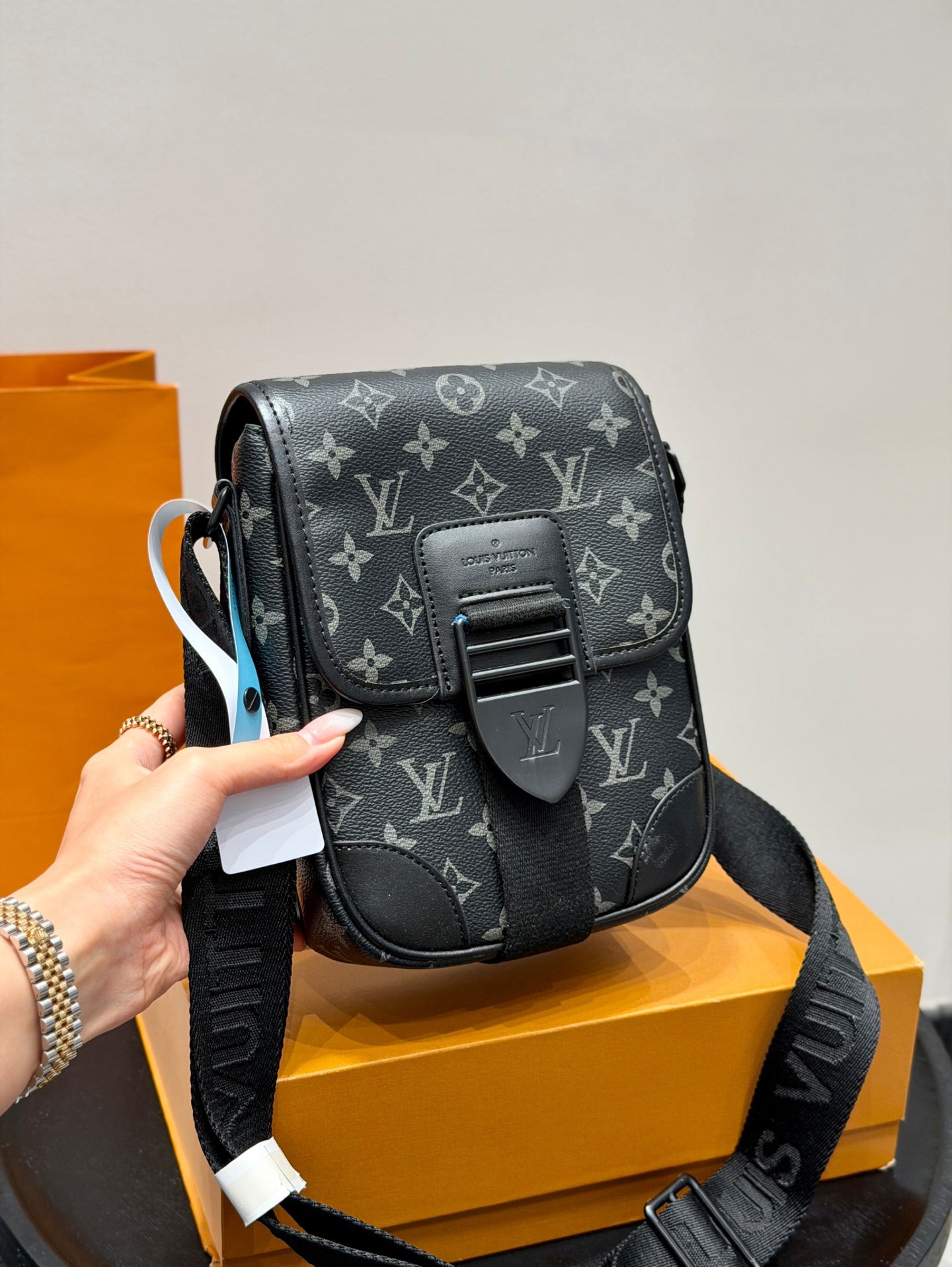 VV Monogram Phone Pouch 26031302