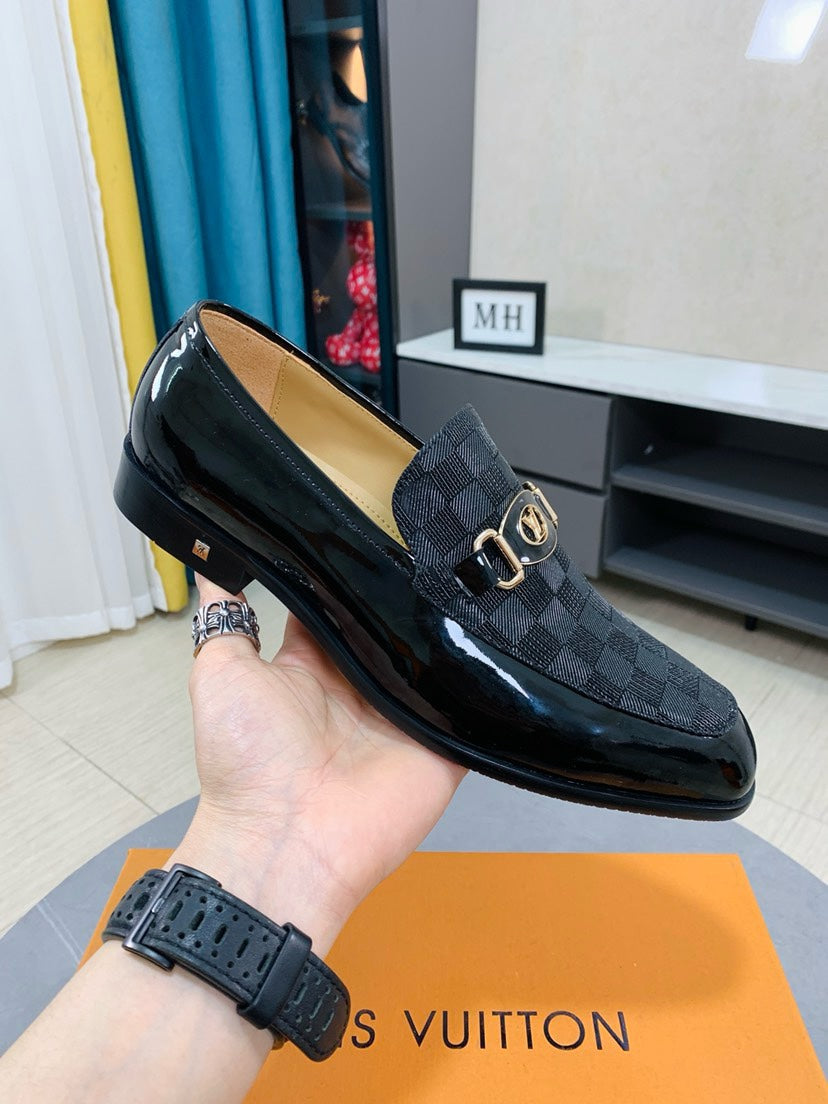 VV  Latest trending casual business leather shoes 26031002
