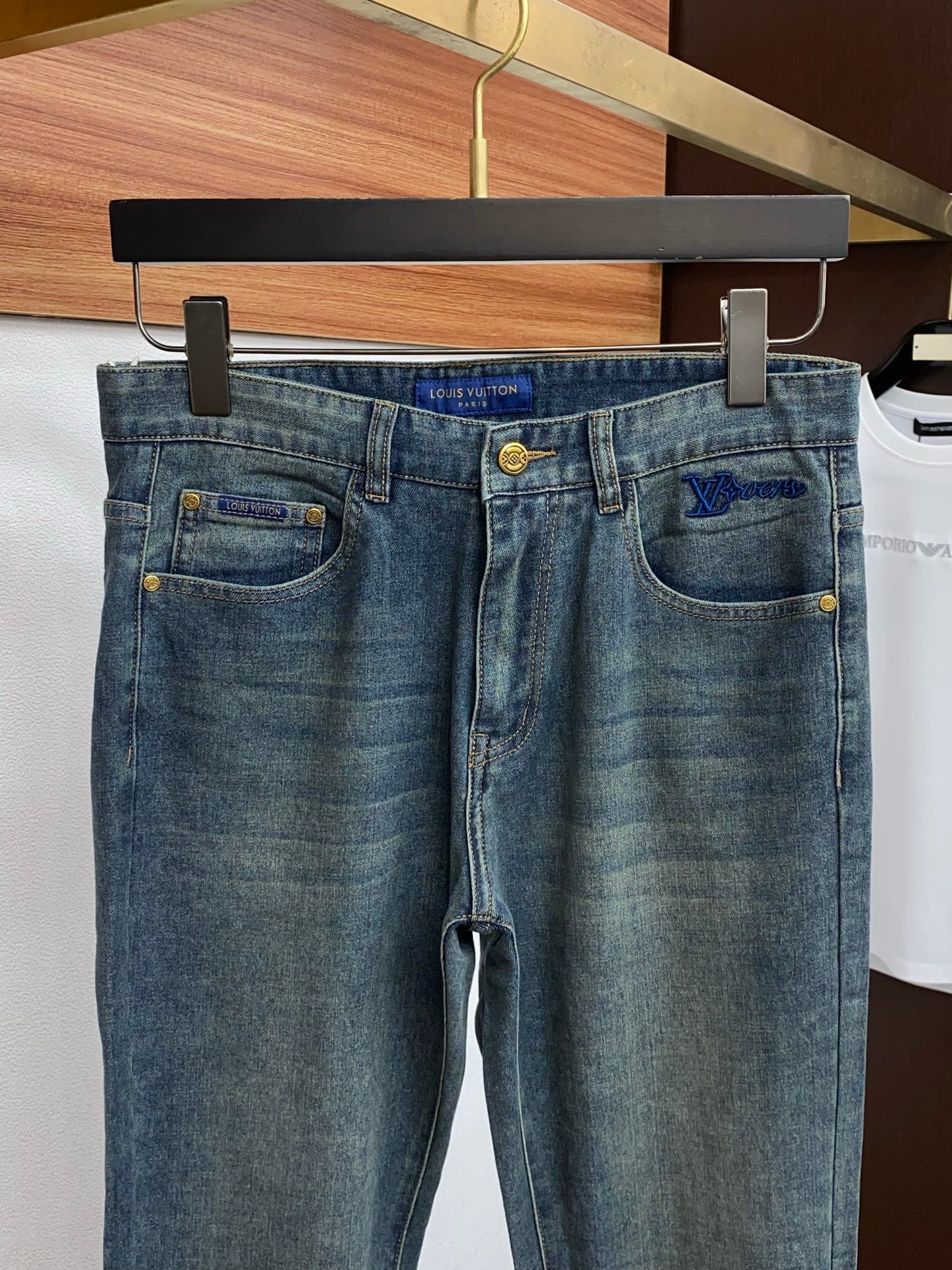 VV New slim-fit straight leg jeans 26031105