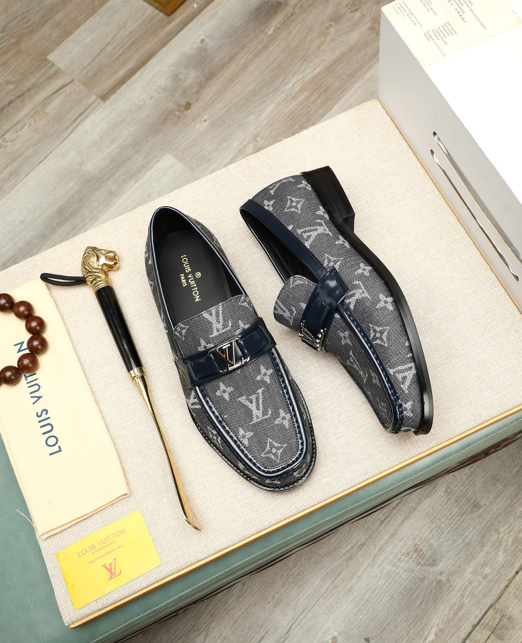 VV New top-quality loafers 26070605