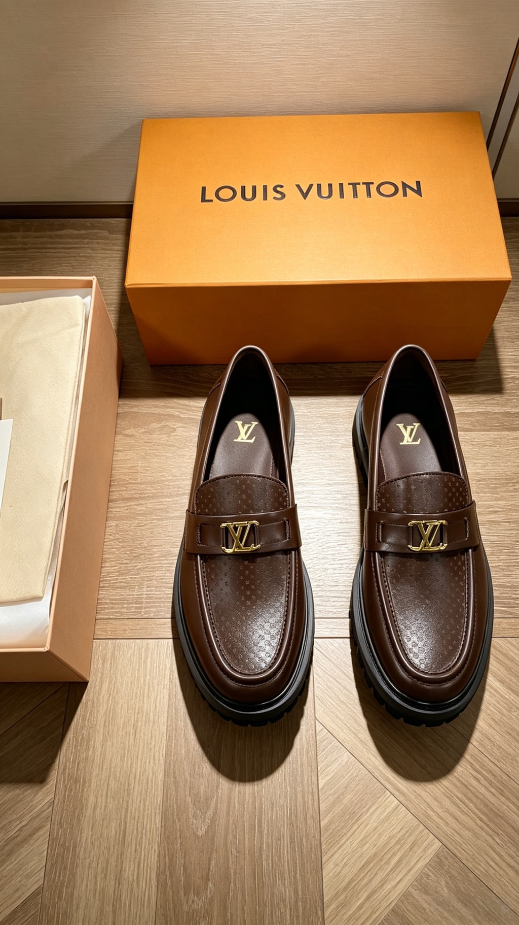 VV Top quality classic loafers 26070311