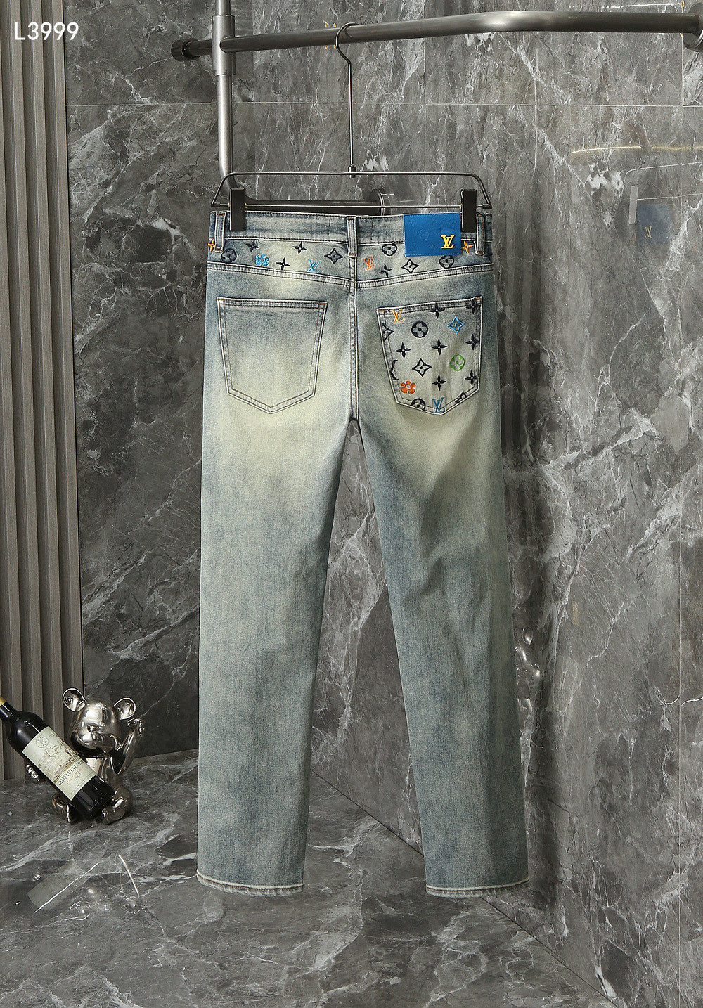 VV New stylish slim-fit straight leg jeans 26031107