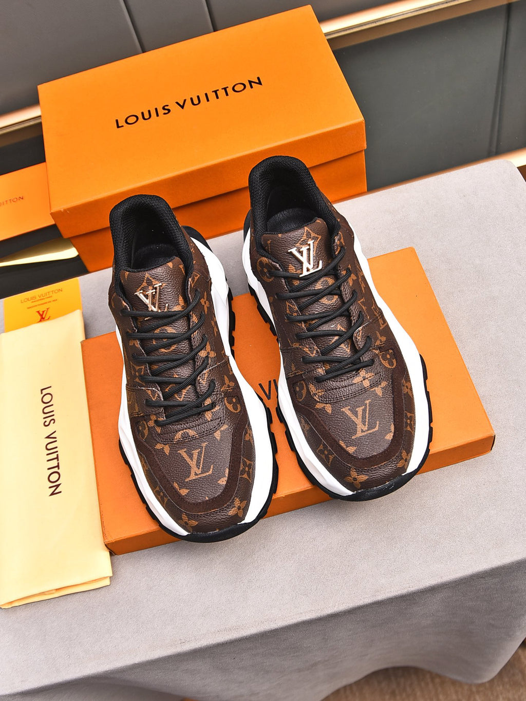 VV Milan Fashion Casual Shoes Runway Style 26010803