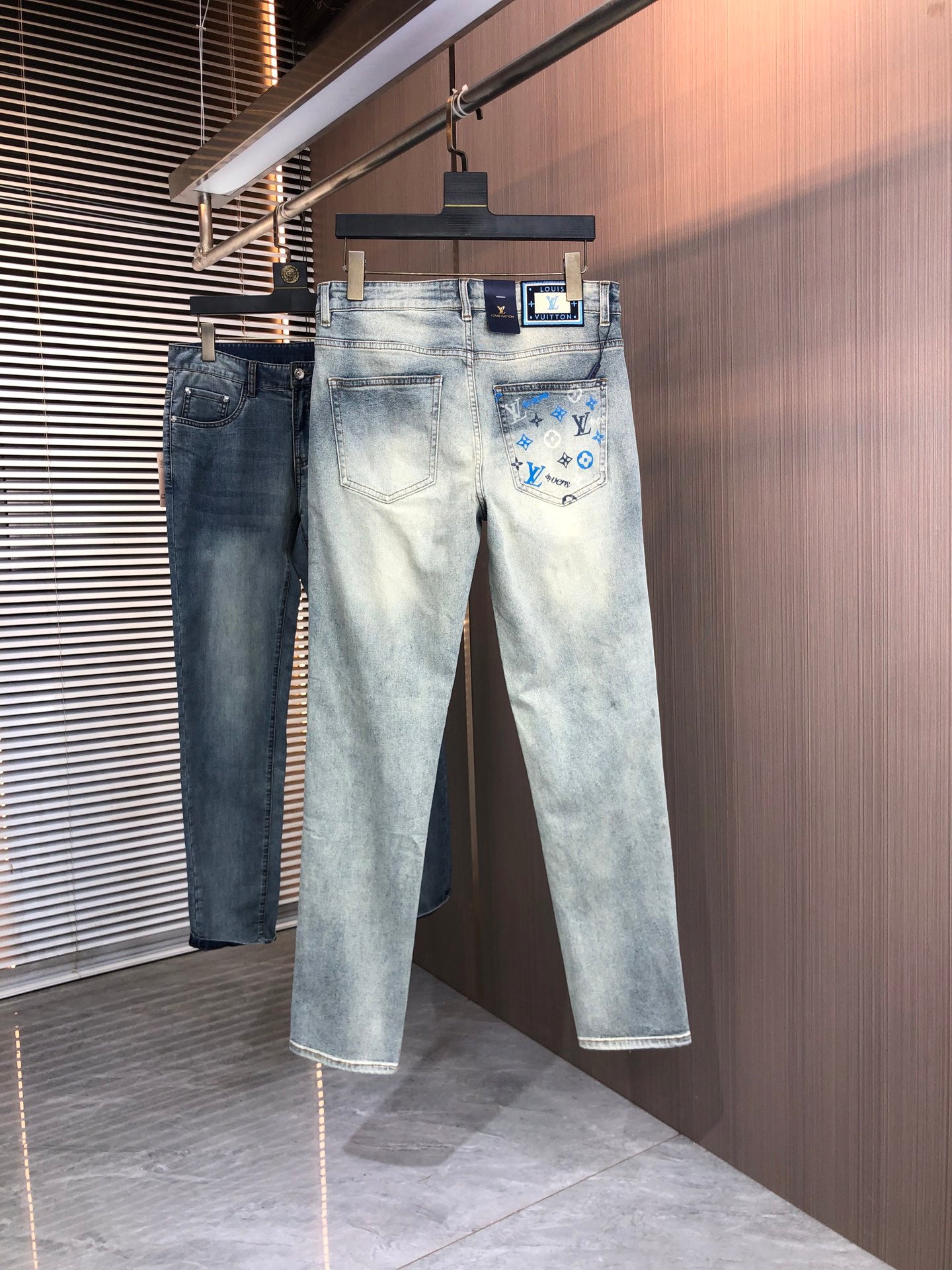 VV New stylish slim-fit straight leg jeans 26031108