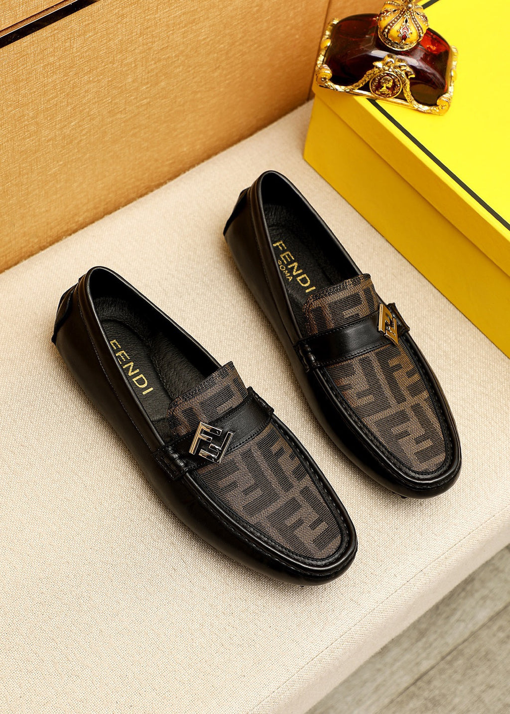 FD Embossed upper of moccasins 26040302