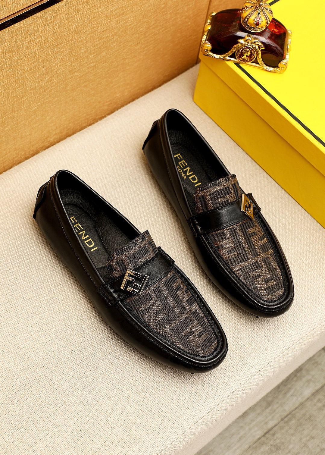 FD Embossed upper of moccasins 26040302