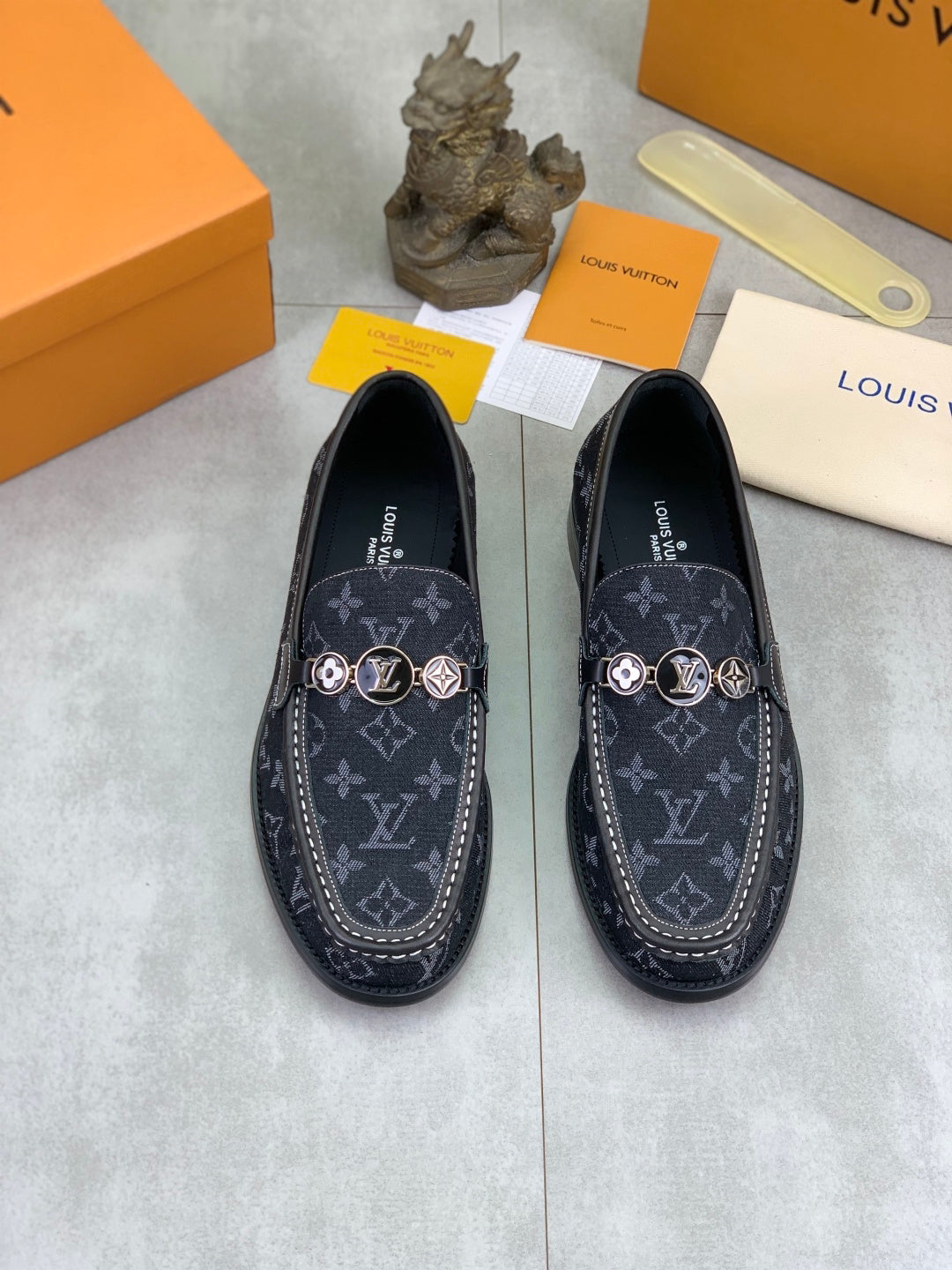 VV  Top-quality classic leather shoes 26031001