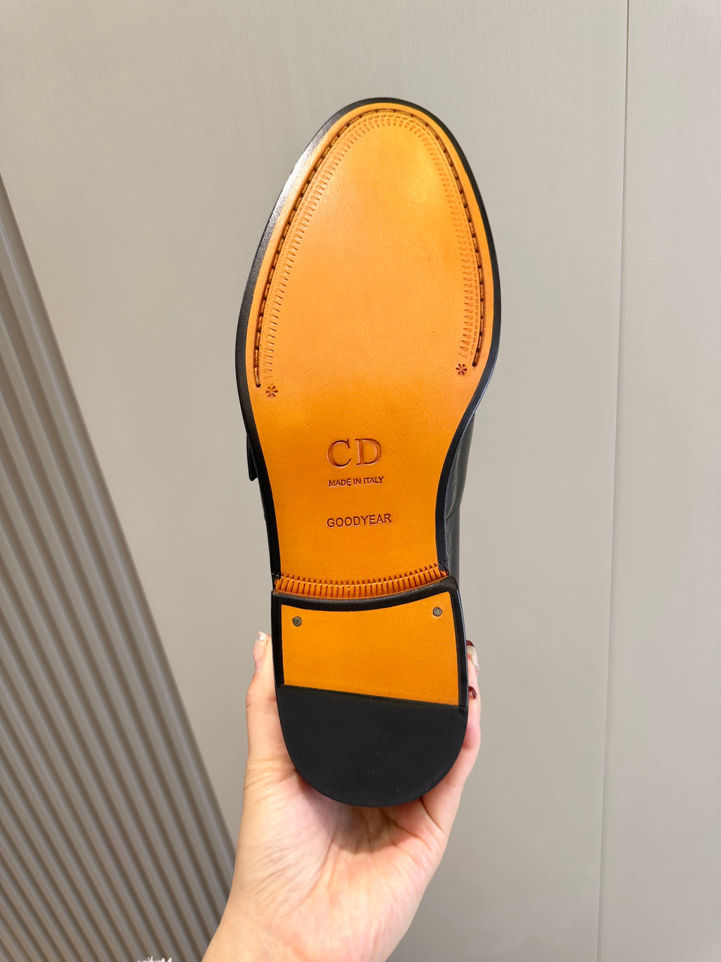 CD Men's 1:1 Genuine Leather Sole Loafers 26070602