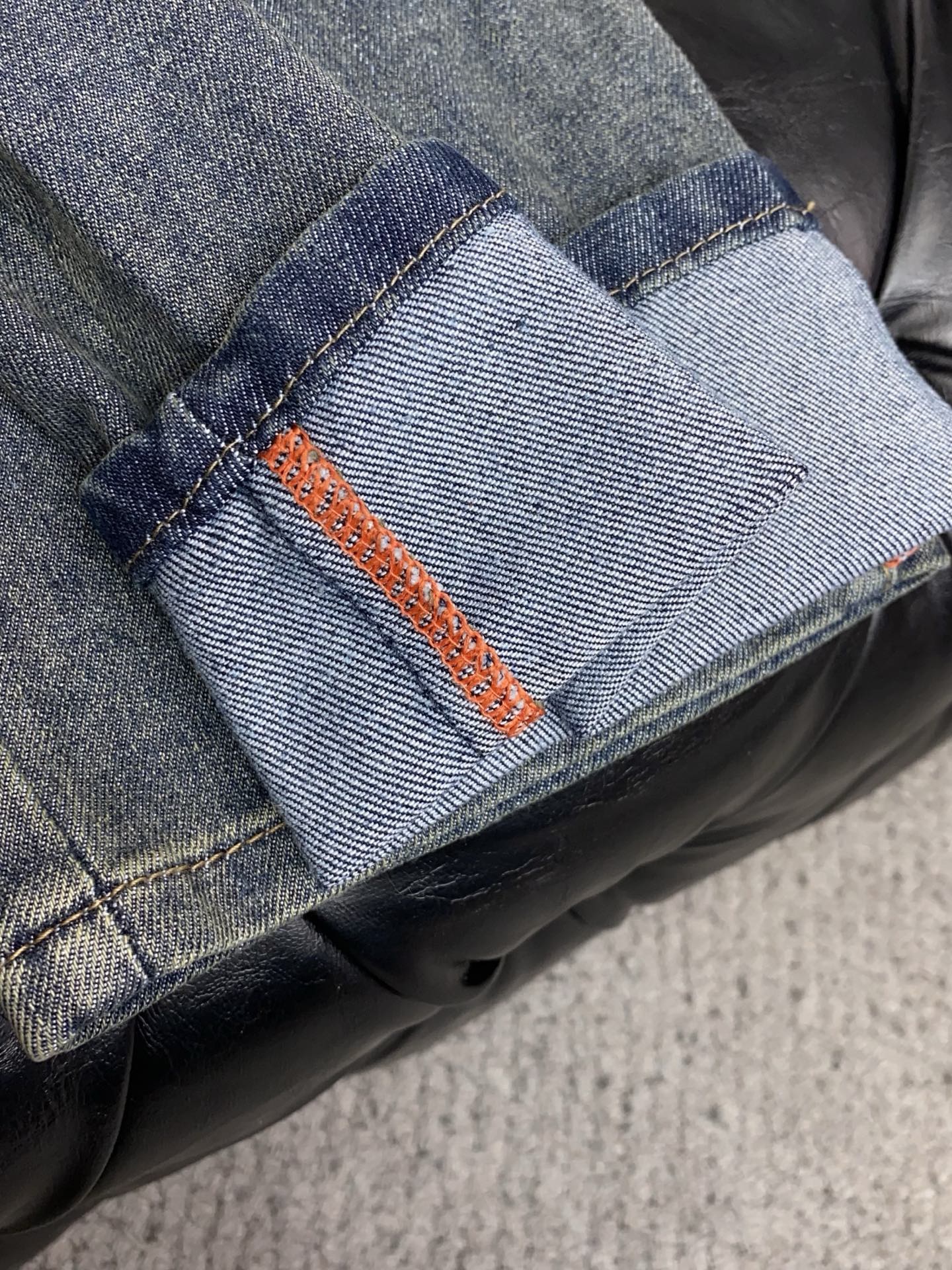 VV New slim-fit straight leg jeans 26031105