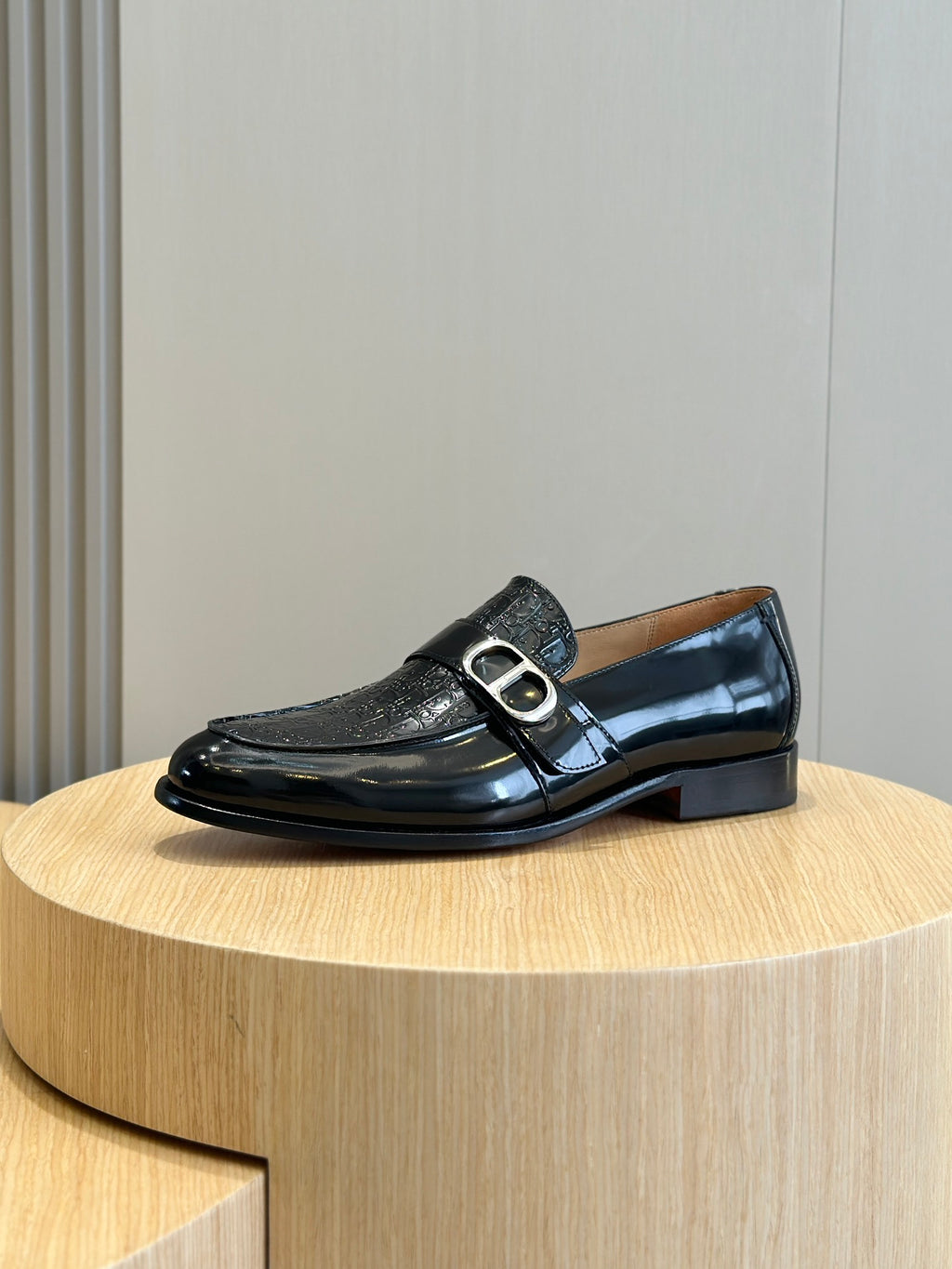 CD Men's 1:1 Genuine Leather Sole Loafers 26070602
