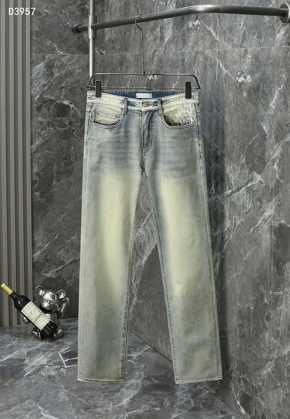 DR New slim straight-leg jeans  26061602